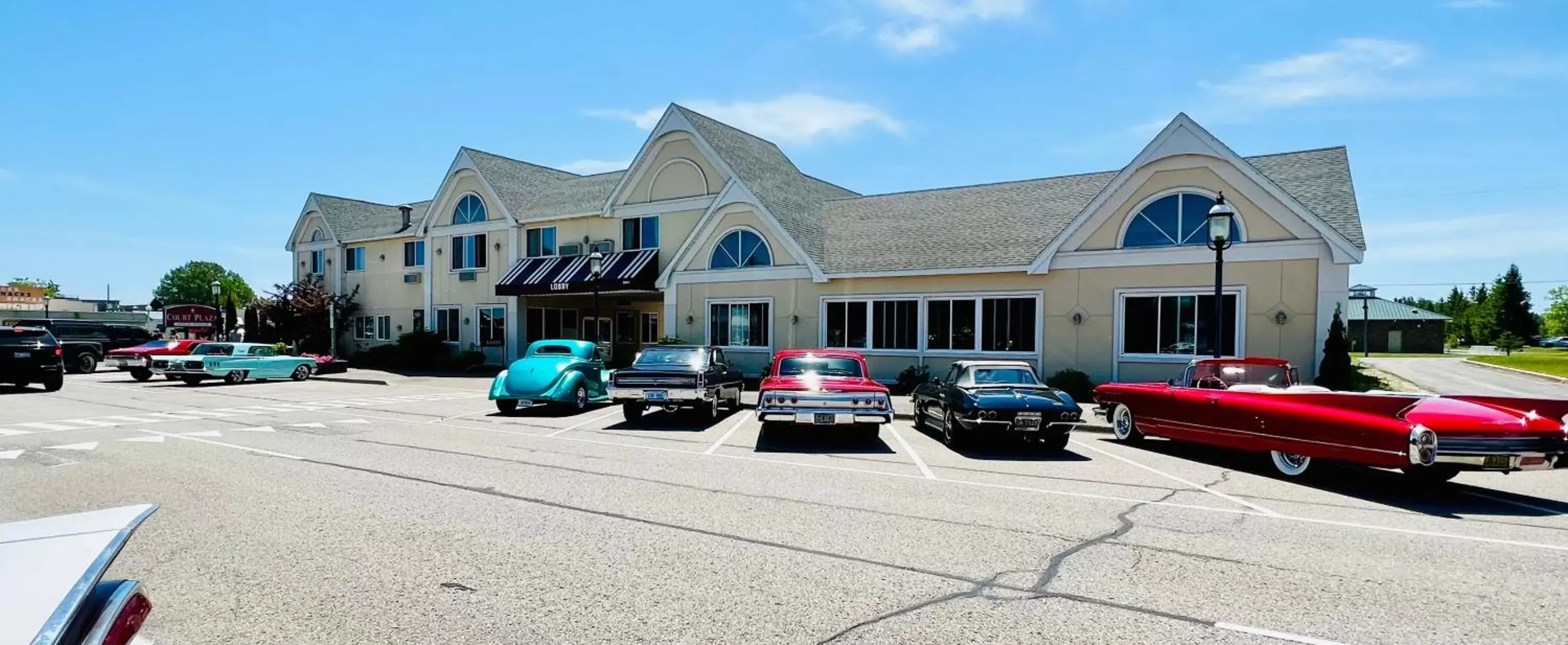 Property Building in Court Plaza Inn & Suites of Mackinaw