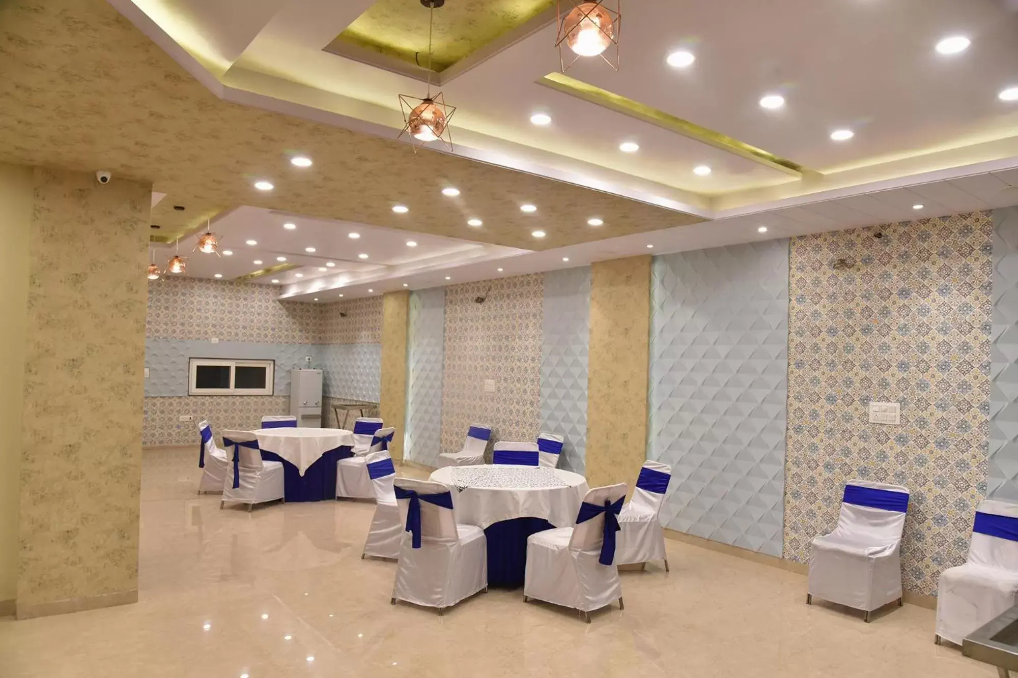 Restaurant/places to eat in FabHotel 7th Crossing Malviya Nagar Restaurant/places to eat in FabHotel 7th Crossing Malviya Nagar