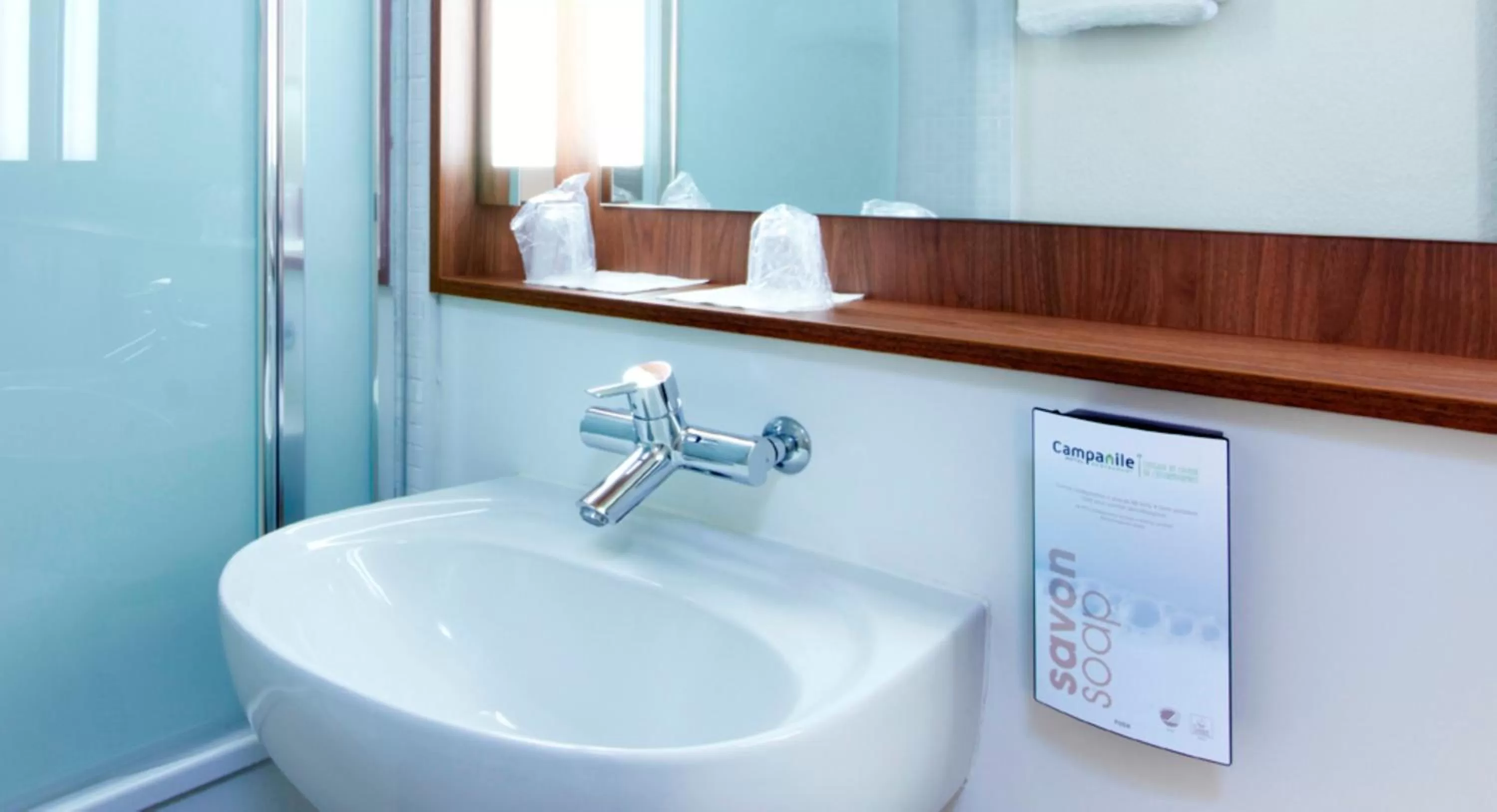 Bathroom in Campanile Lens