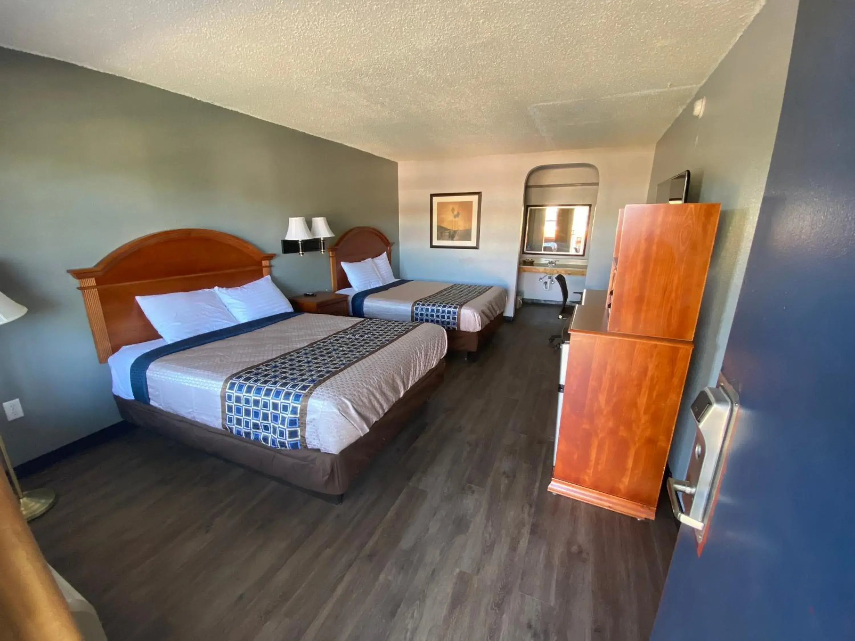 Bed in Americas Best Value Inn - Gainesville