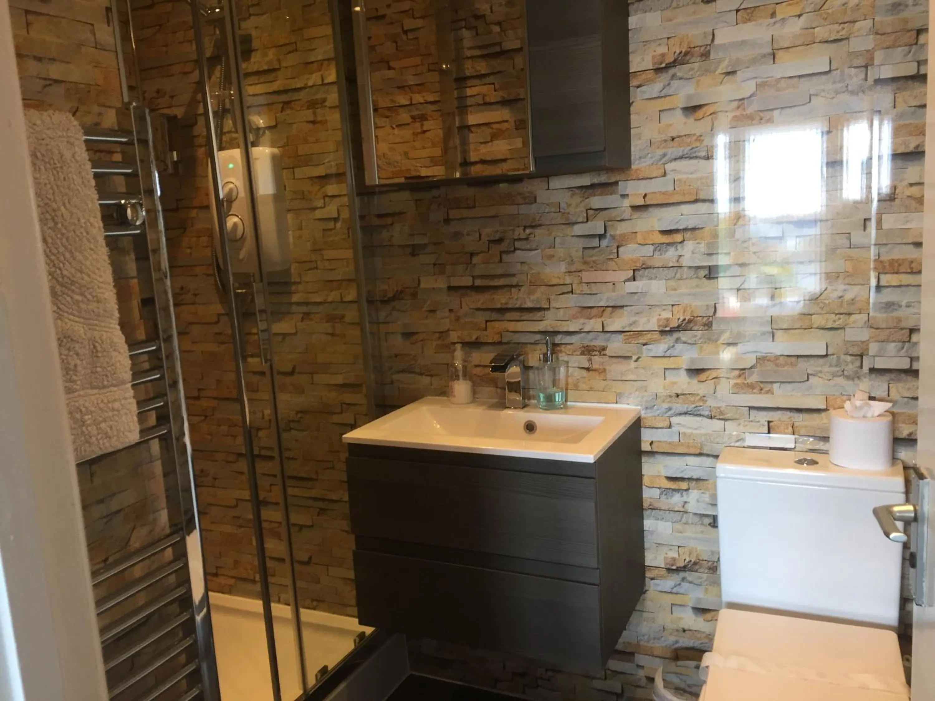 Bathroom in Poltair Guest House