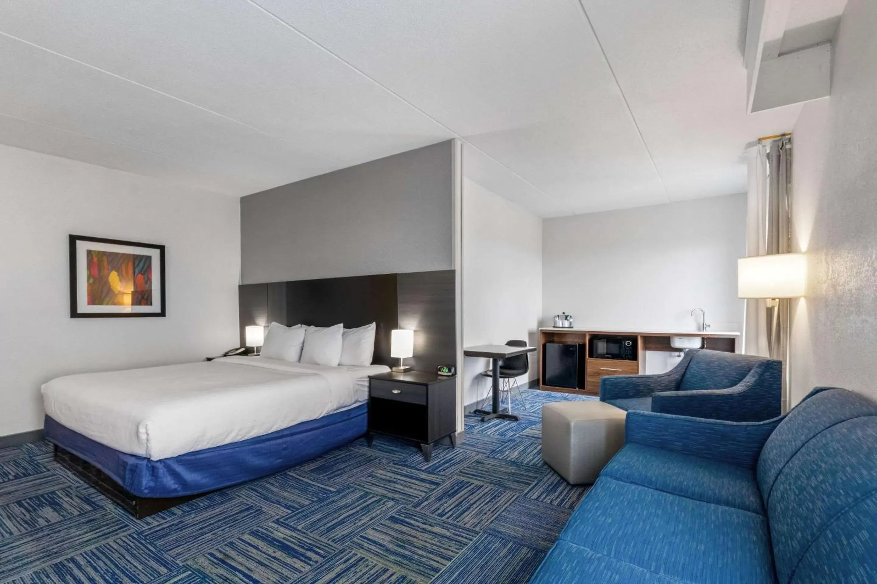 Bedroom in Allentown Park Hotel, Ascend Hotel Collection