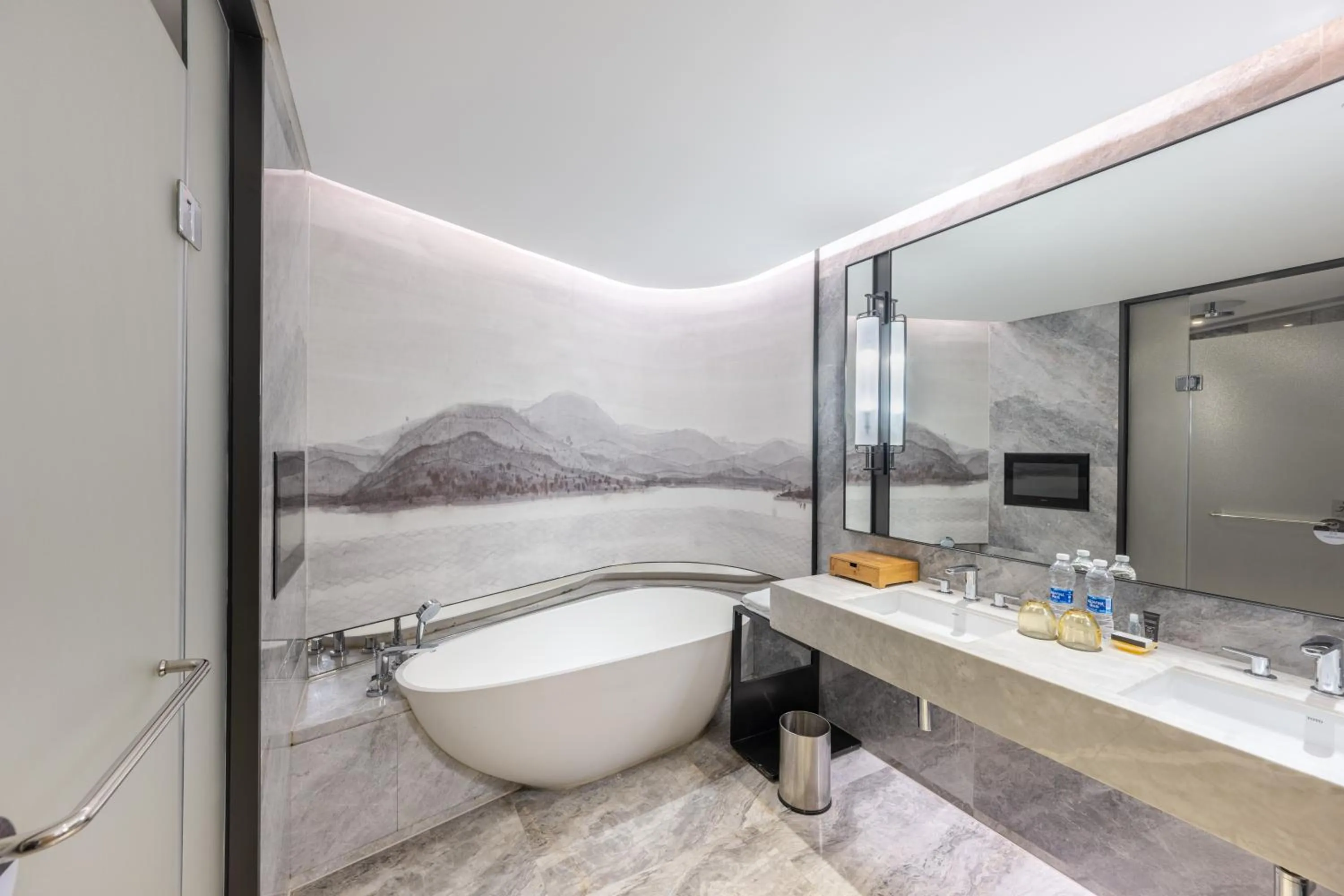 Toilet in Sheraton Grand Hangzhou Binjiang Hotel