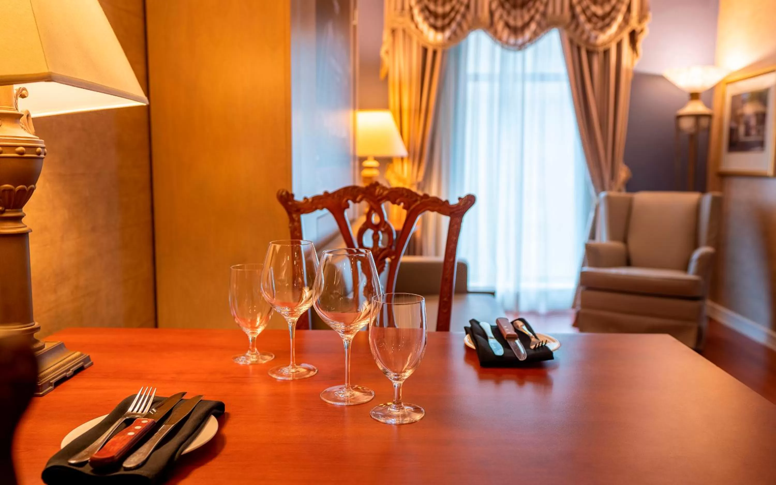 room service in Hôtel Palace Royal Centre-Ville Québec par JARO