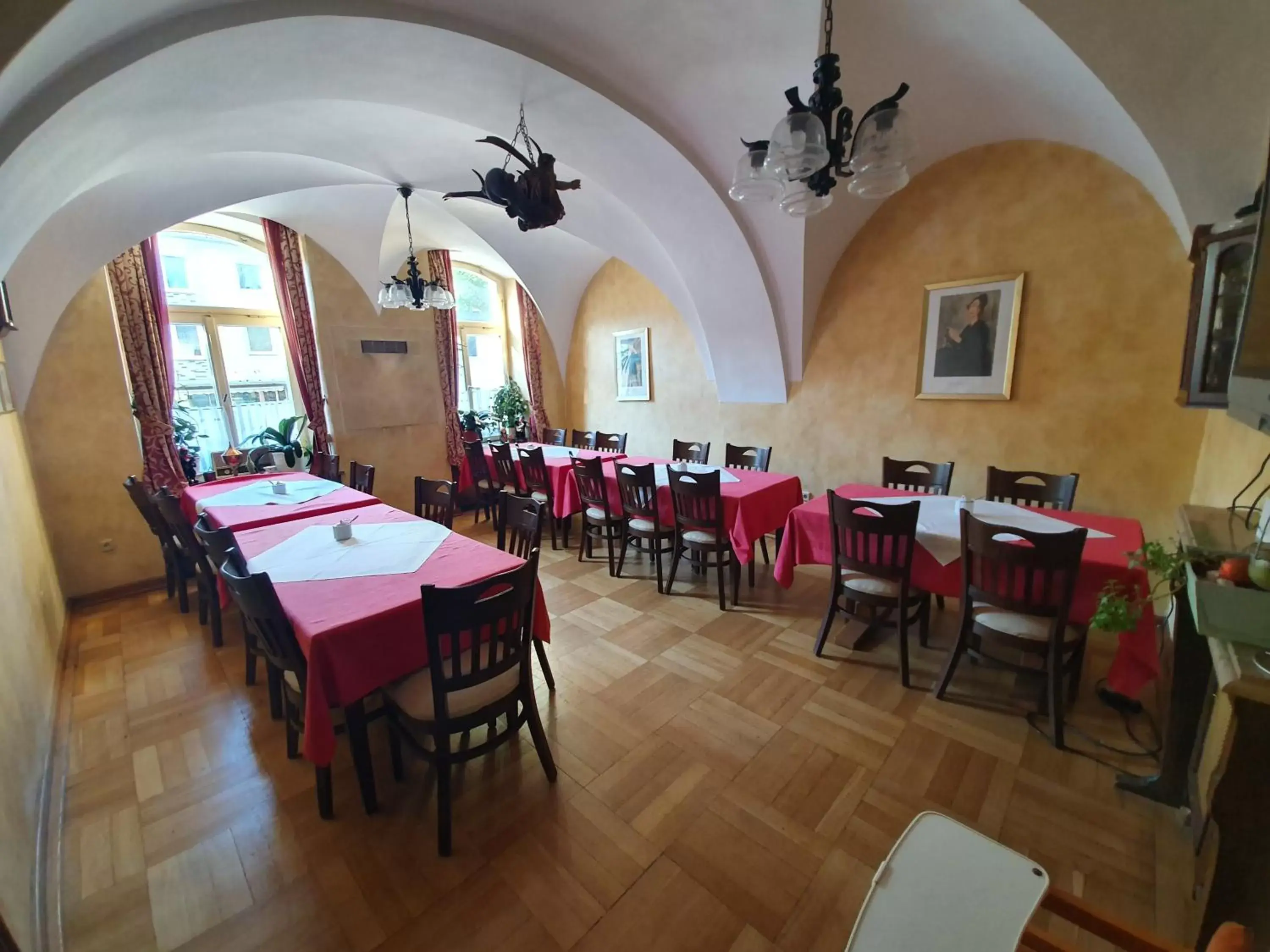 Restaurant/Places to Eat in Hotel & Restaurant Krone