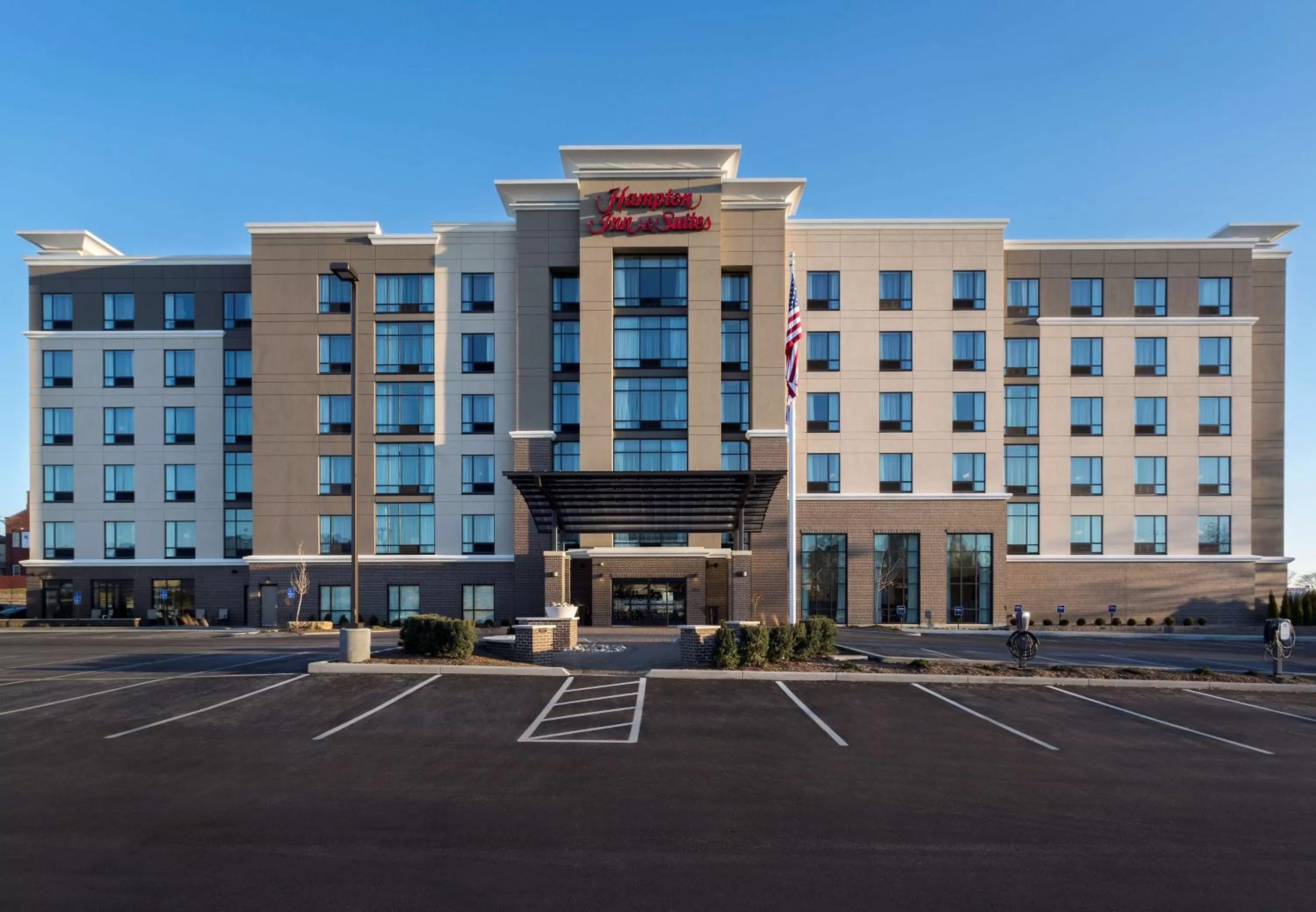 Property building in Hampton Inn & Suites Newport/Cincinnati, KY