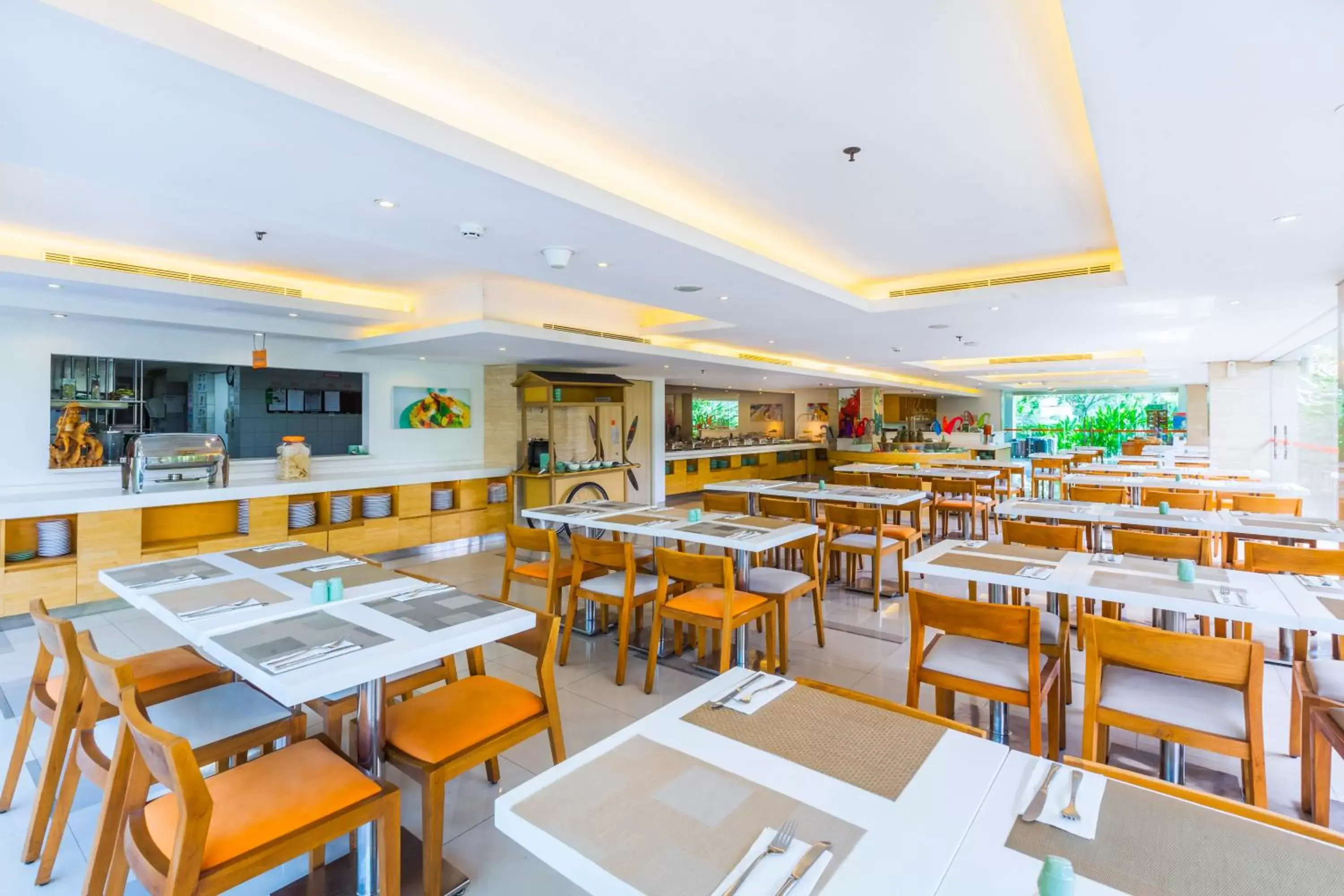 Restaurant/Places to Eat in HARRIS Hotel Kuta Galleria - Bali