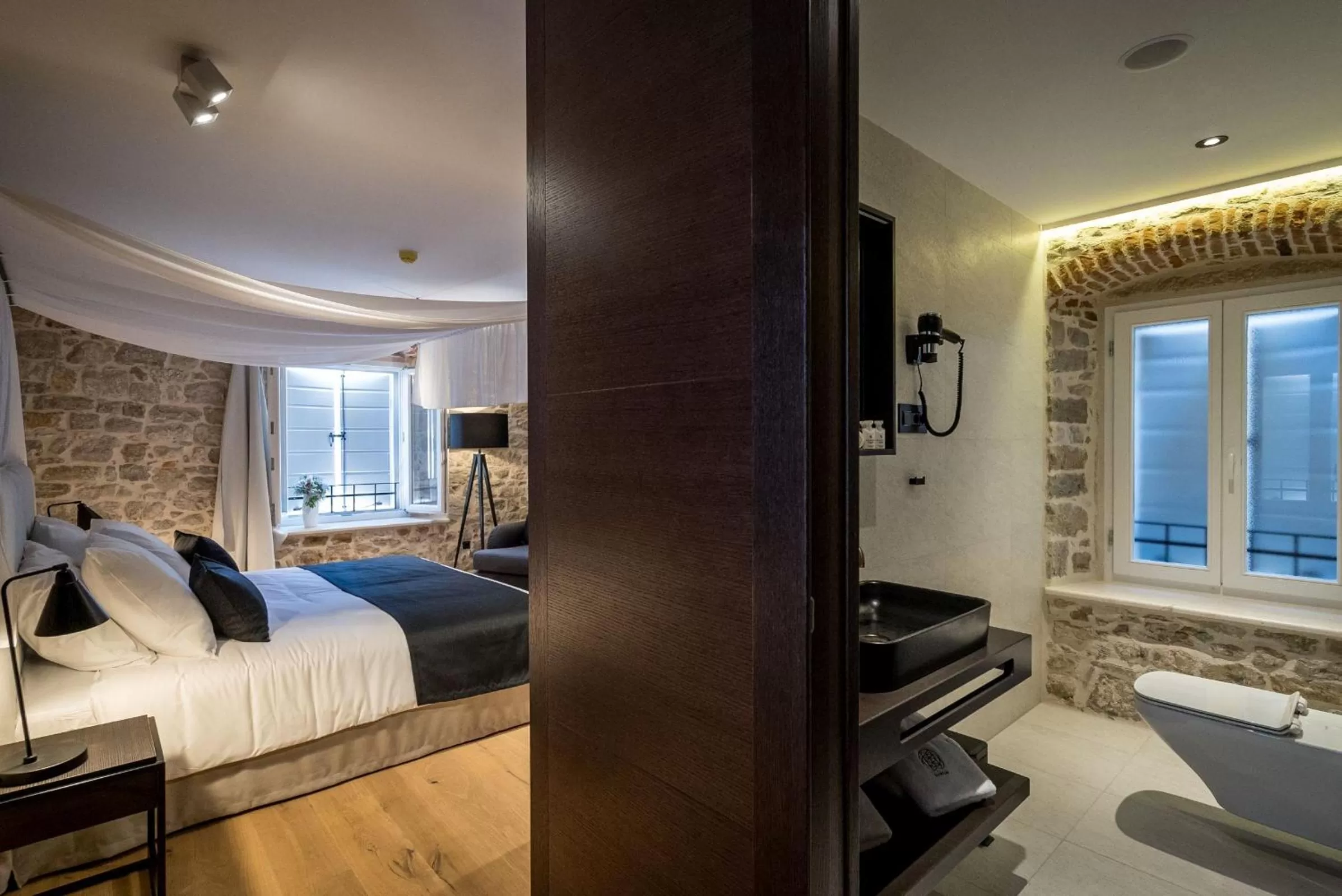 Bathroom, Bed in Murum Heritage Hotel