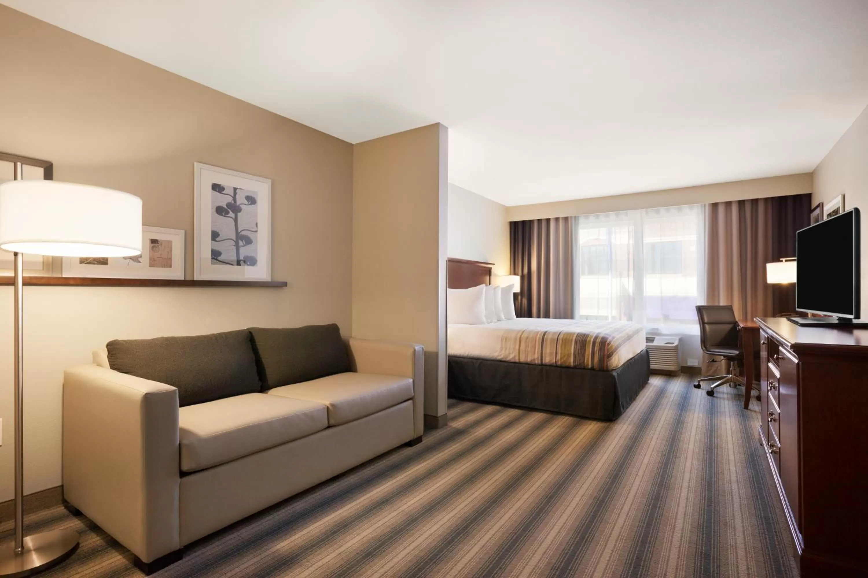 Photo of the whole room, Bed in Country Inn & Suites by Radisson Roseville - St Paul
