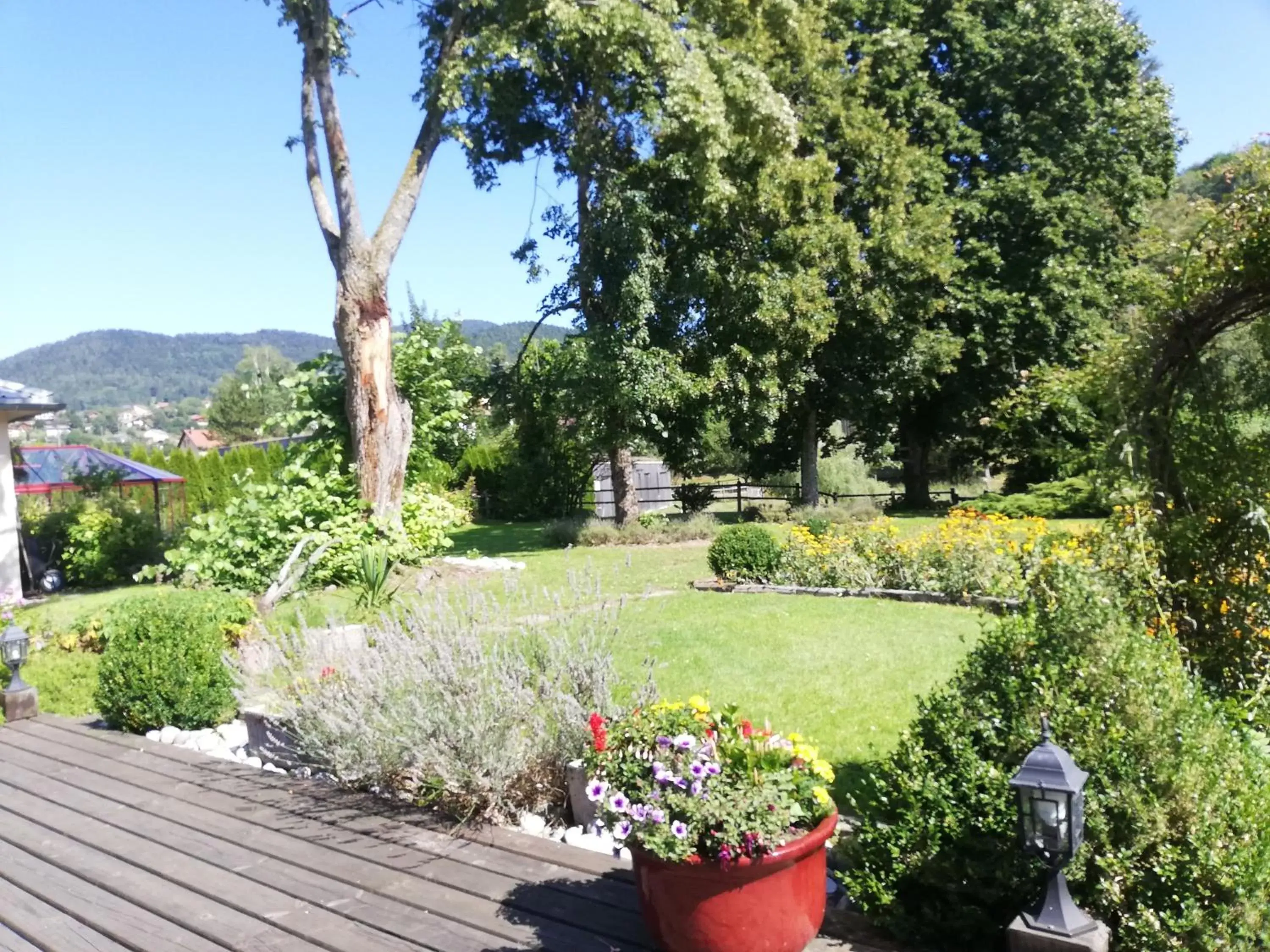 Garden in Chez MARLYSE-chambres et Table d'hôtes