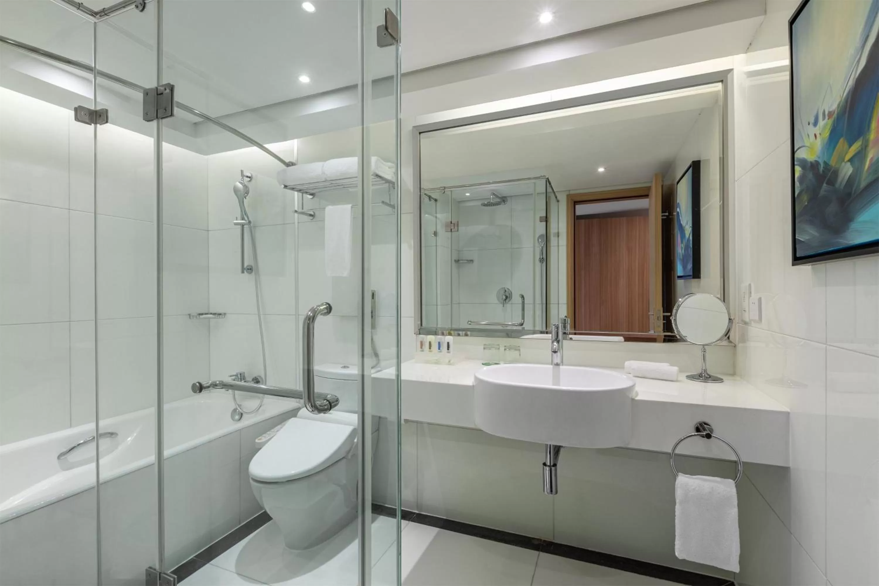 Photo of the whole room in Holiday Inn Shanghai Hongqiao Central, an IHG Hotel