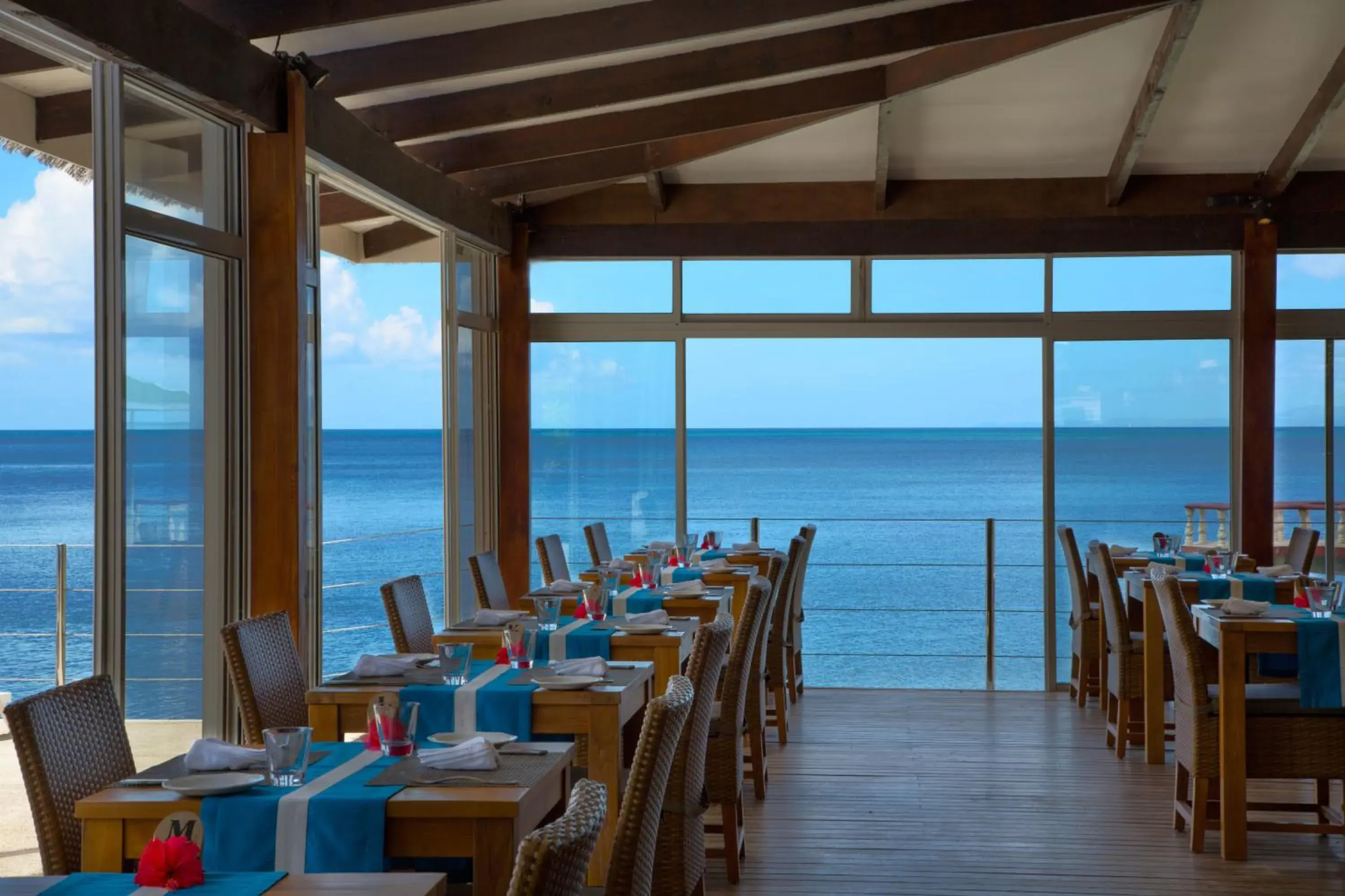 Restaurant/Places to Eat in Coco de Mer and Black Parrot Suites