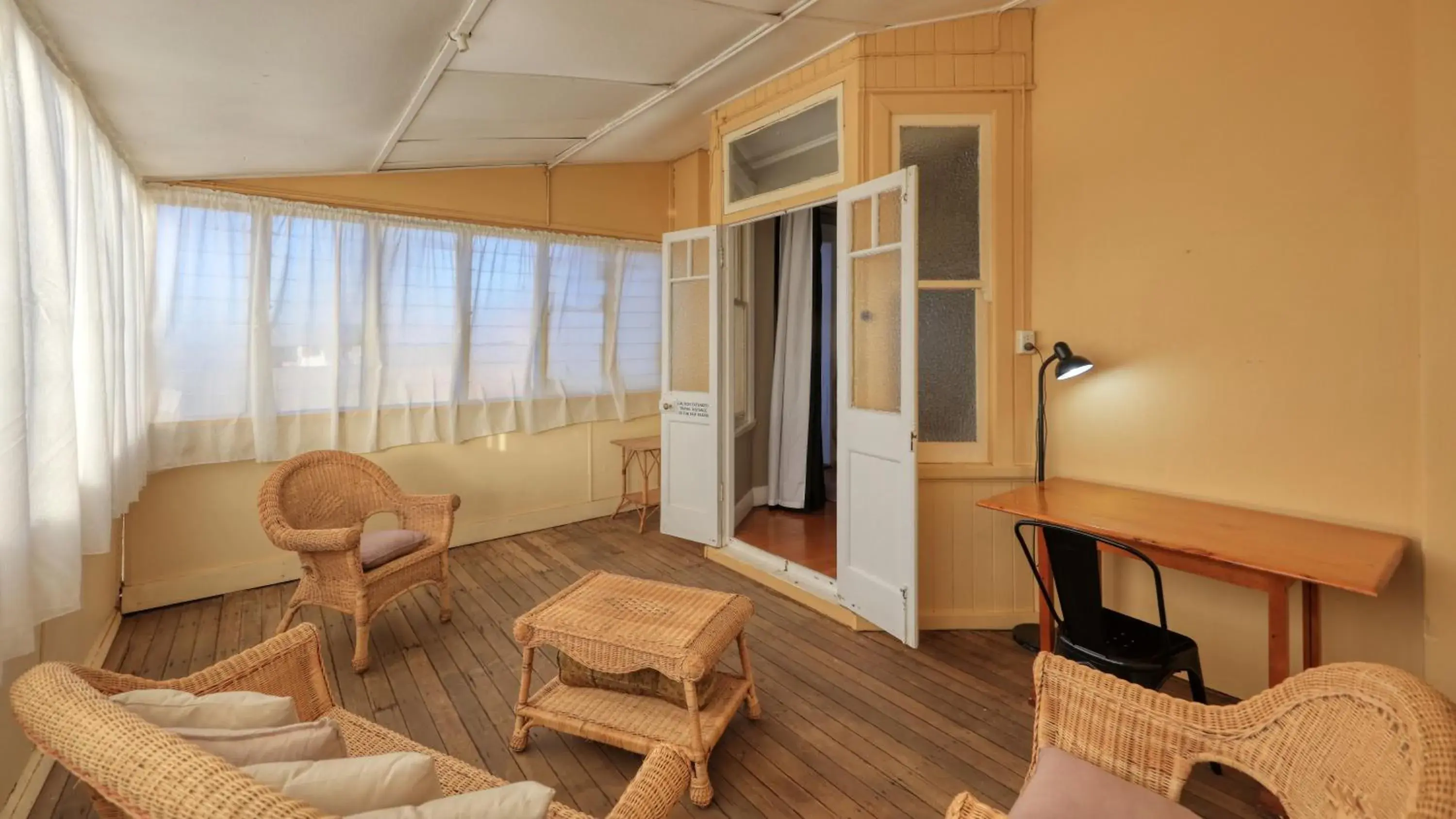 TV and multimedia, Seating Area in Hotel Corones