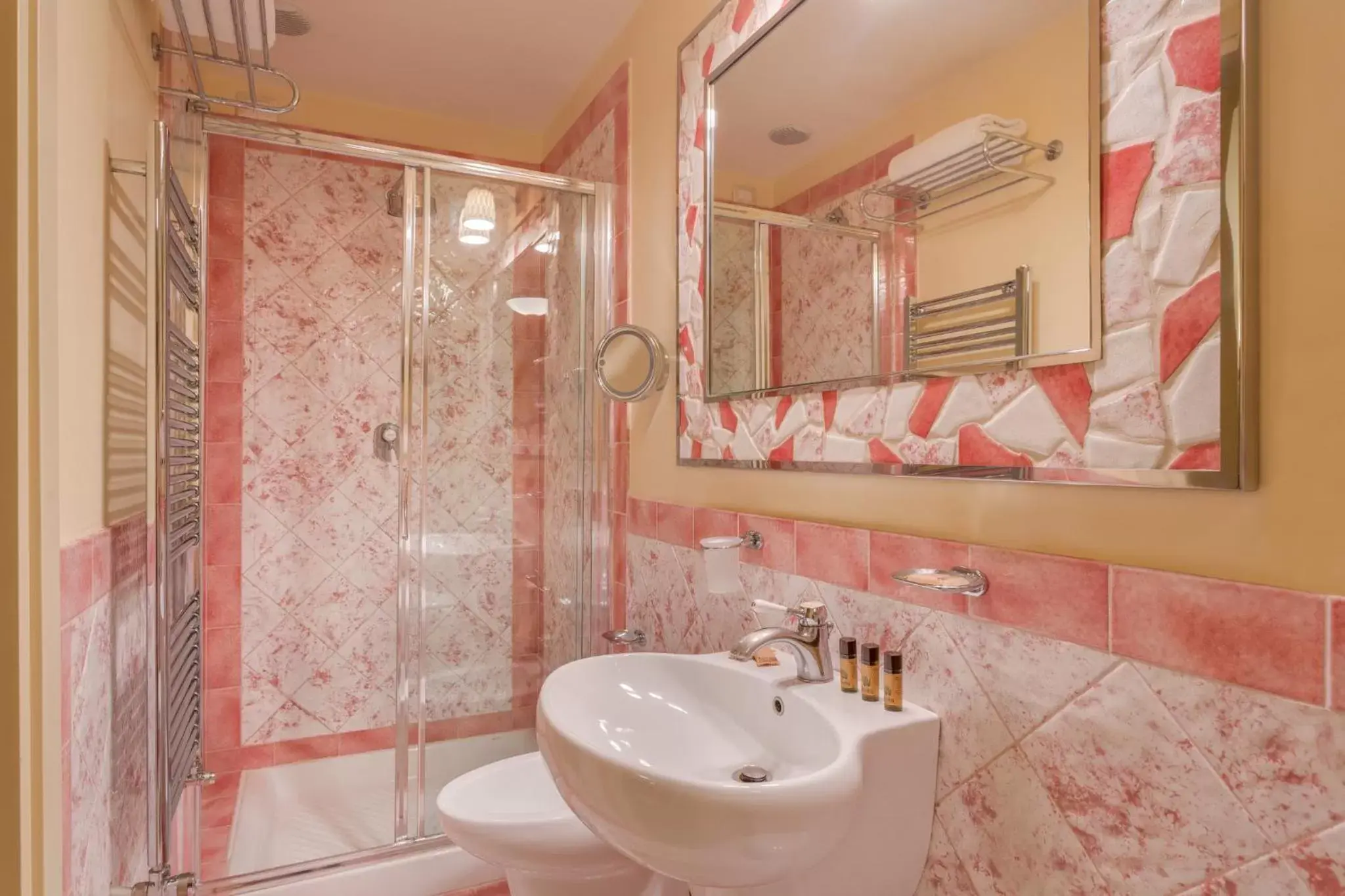 Bathroom in La Casa Del Garbo - Luxury Rooms & Suite