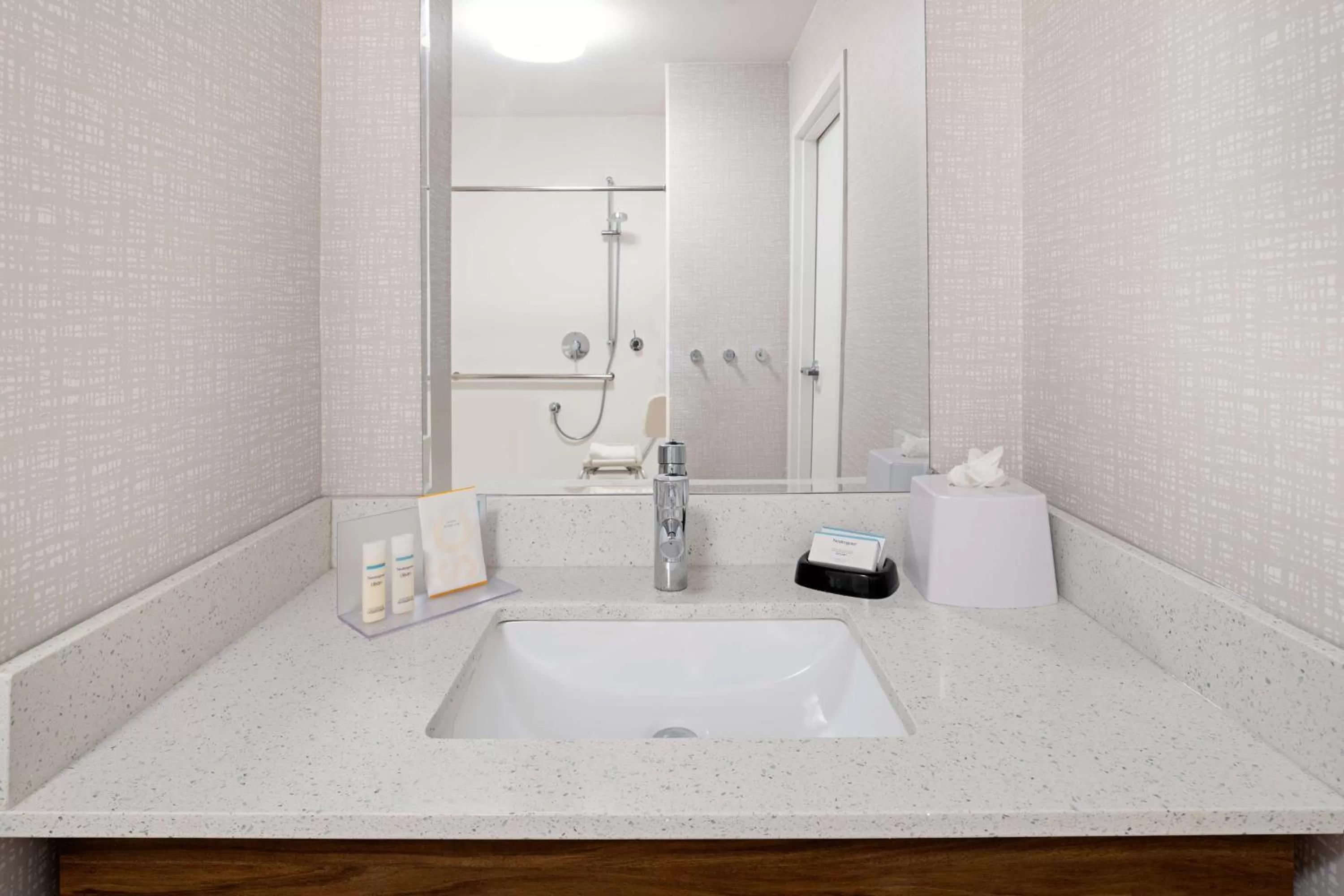 Bathroom in Hampton Inn Richmond-Mechanicsville