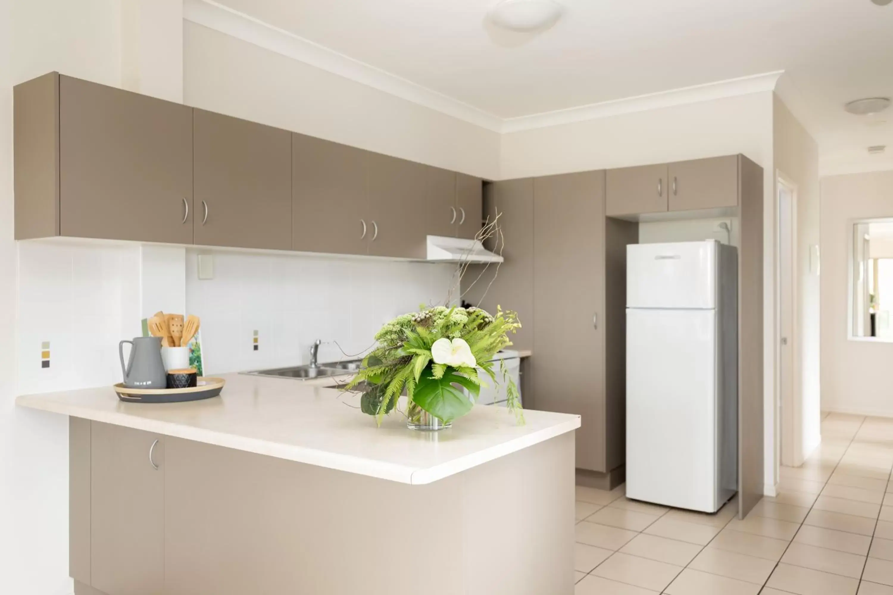 Kitchen or kitchenette, Kitchen/Kitchenette in Townsville Southbank Apartments