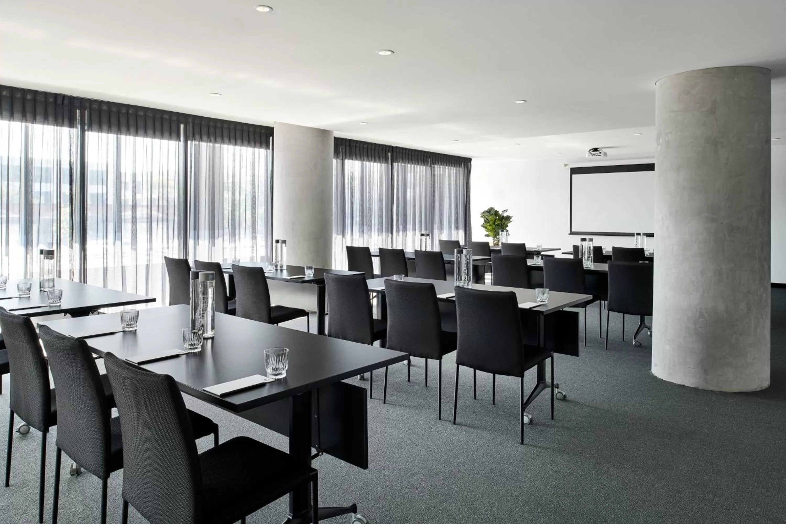 Meeting/conference room in Midnight Hotel, Autograph Collection