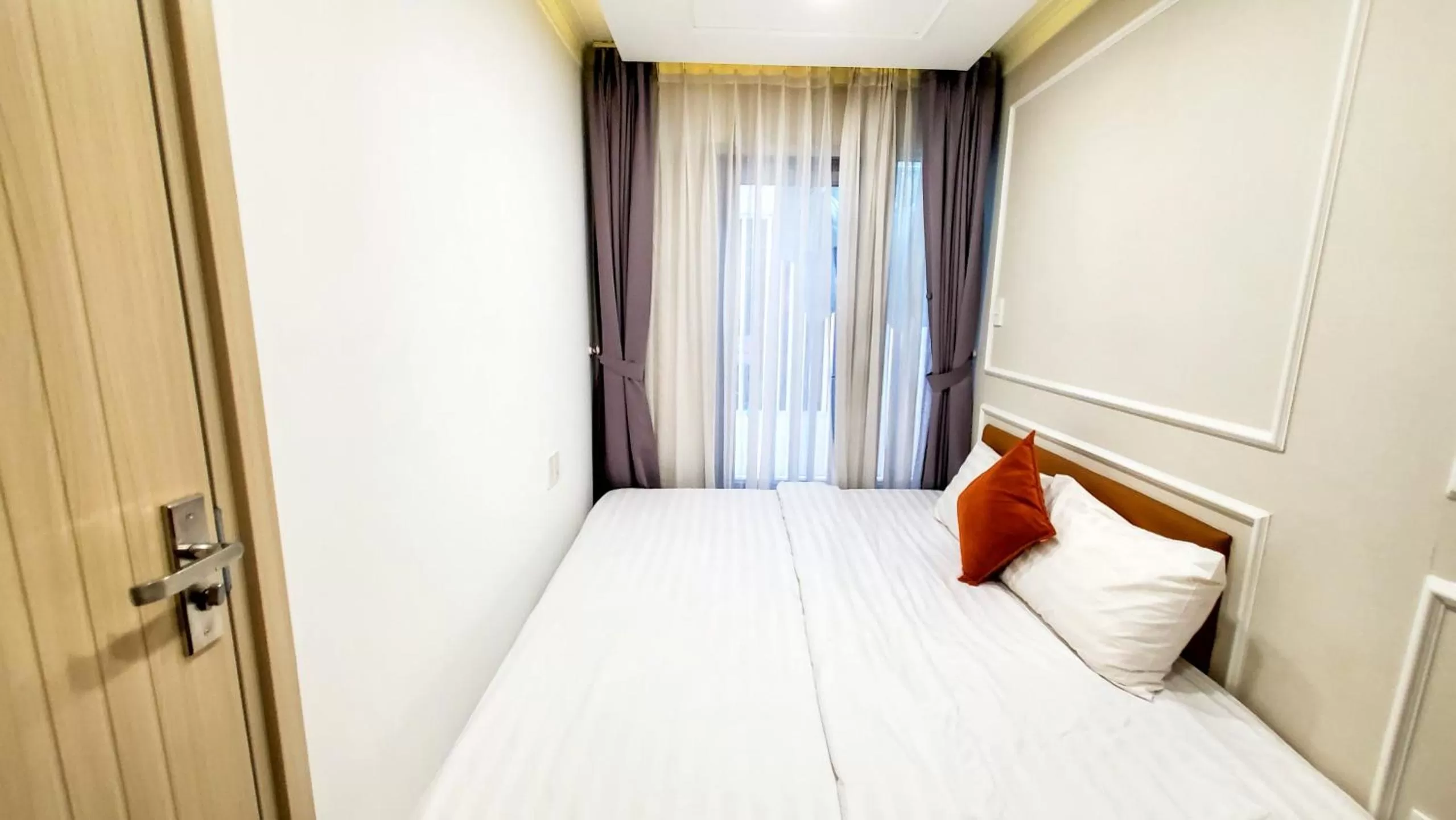 Bed in Scenic Valley Suite