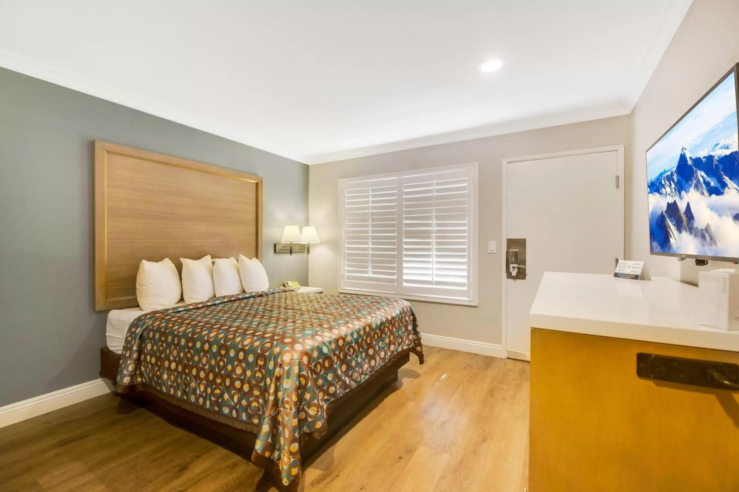 Bedroom, Bed in Hotel 414 Anaheim