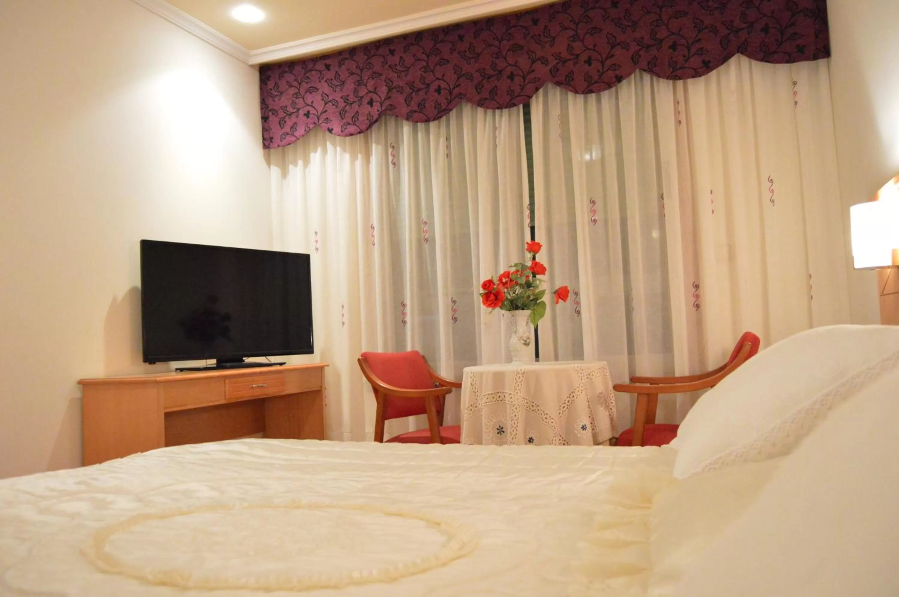 Decorative detail, Bed in Hotel Cristal 2