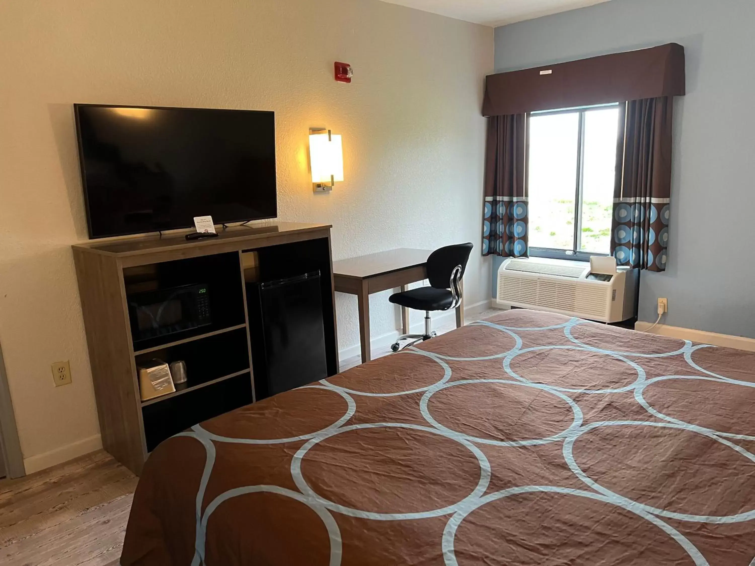 Bed in Super 8 by Wyndham Clemmons/Winston-Salem Area