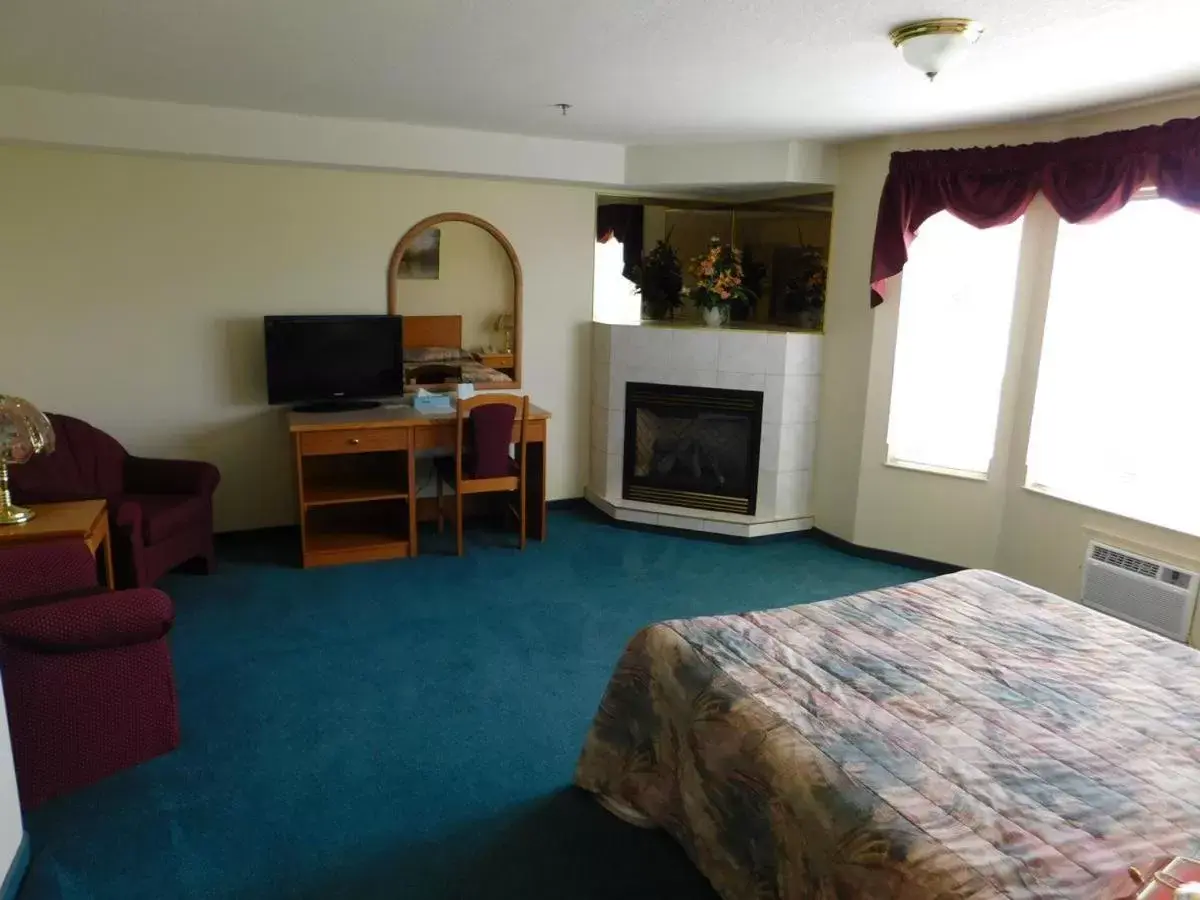 Photo of the whole room, TV/Entertainment Center in Western Budget Motel Leduc #3