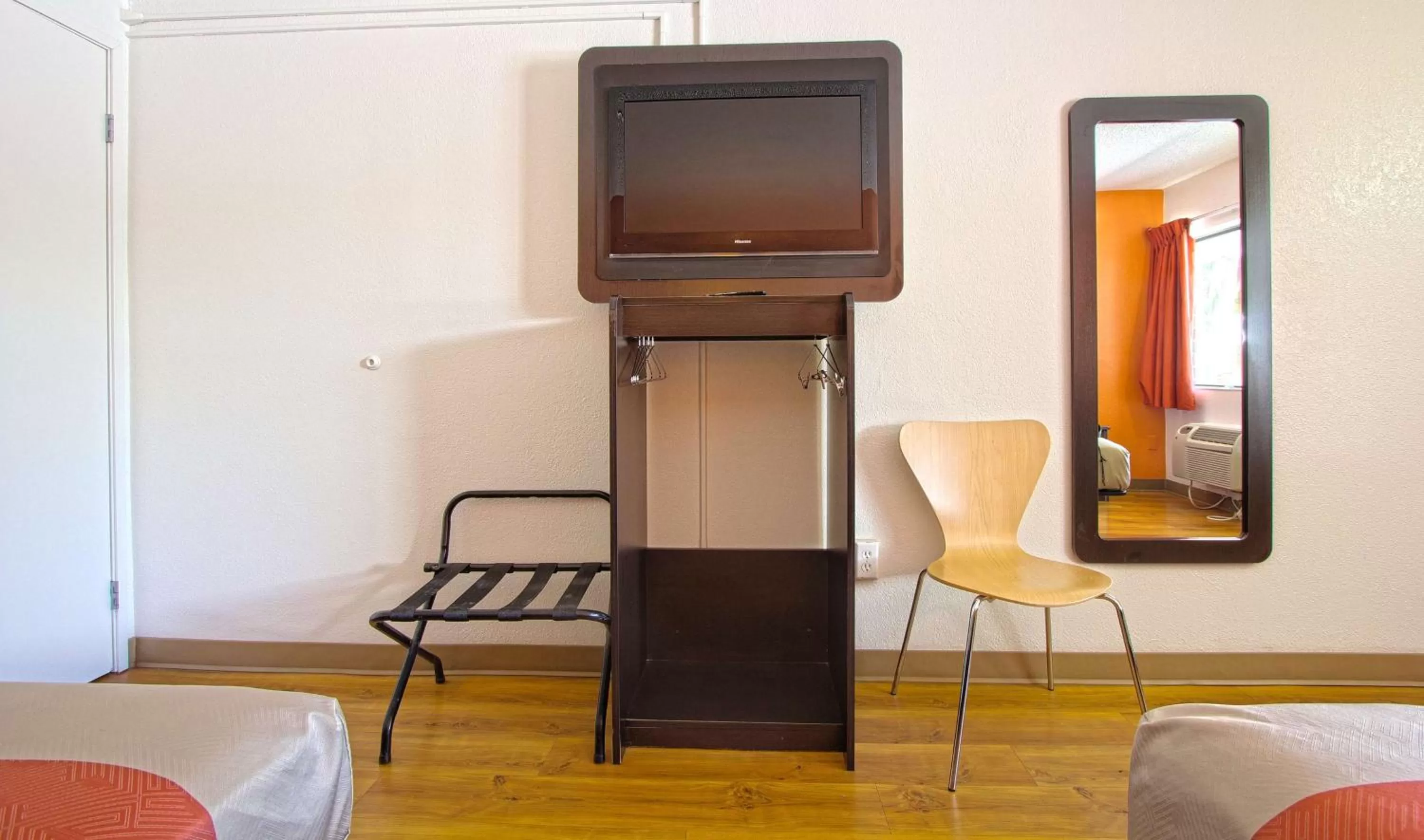 TV and multimedia in Motel 6-Piscataway, NJ