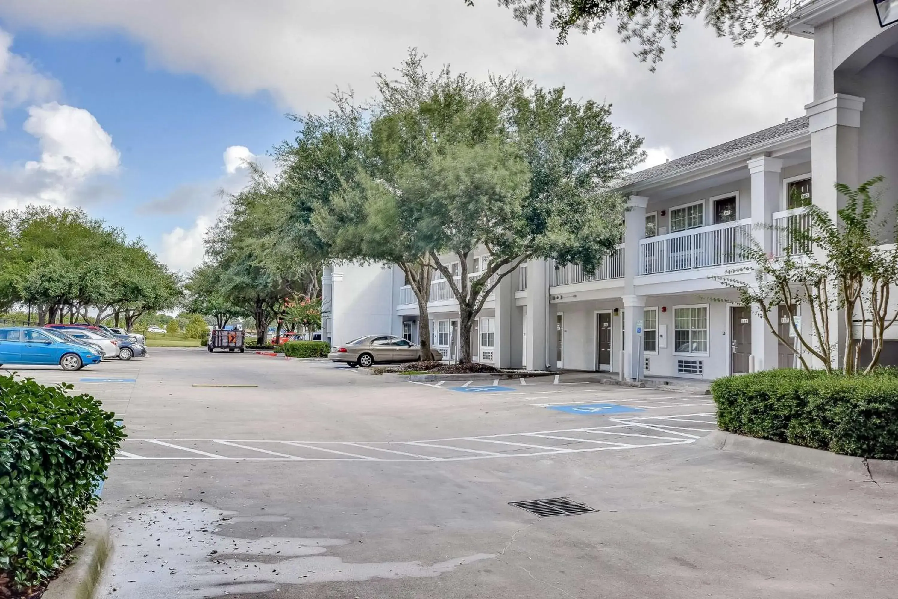 Property building in Studio 6-Houston, TX - Hobby South Property building in Studio 6-Houston, TX - Hobby South