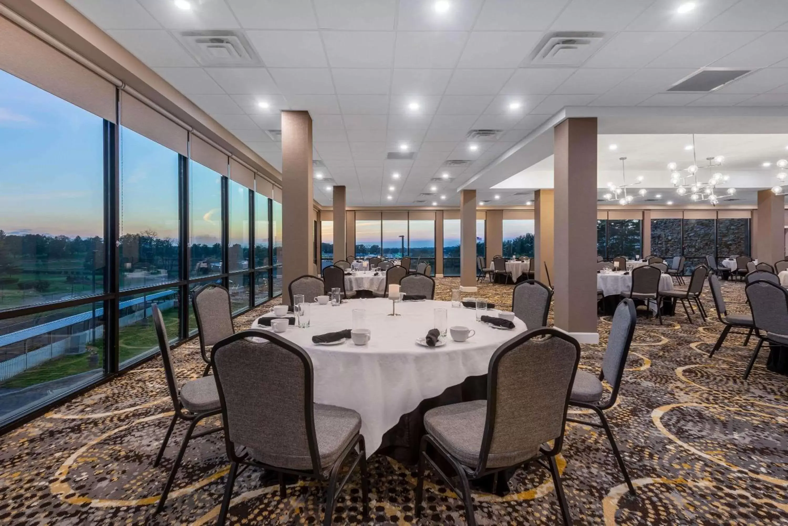 Restaurant/places to eat in Wyndham Lancaster Resort and Convention Center Restaurant/places to eat in Wyndham Lancaster Resort and Convention Center