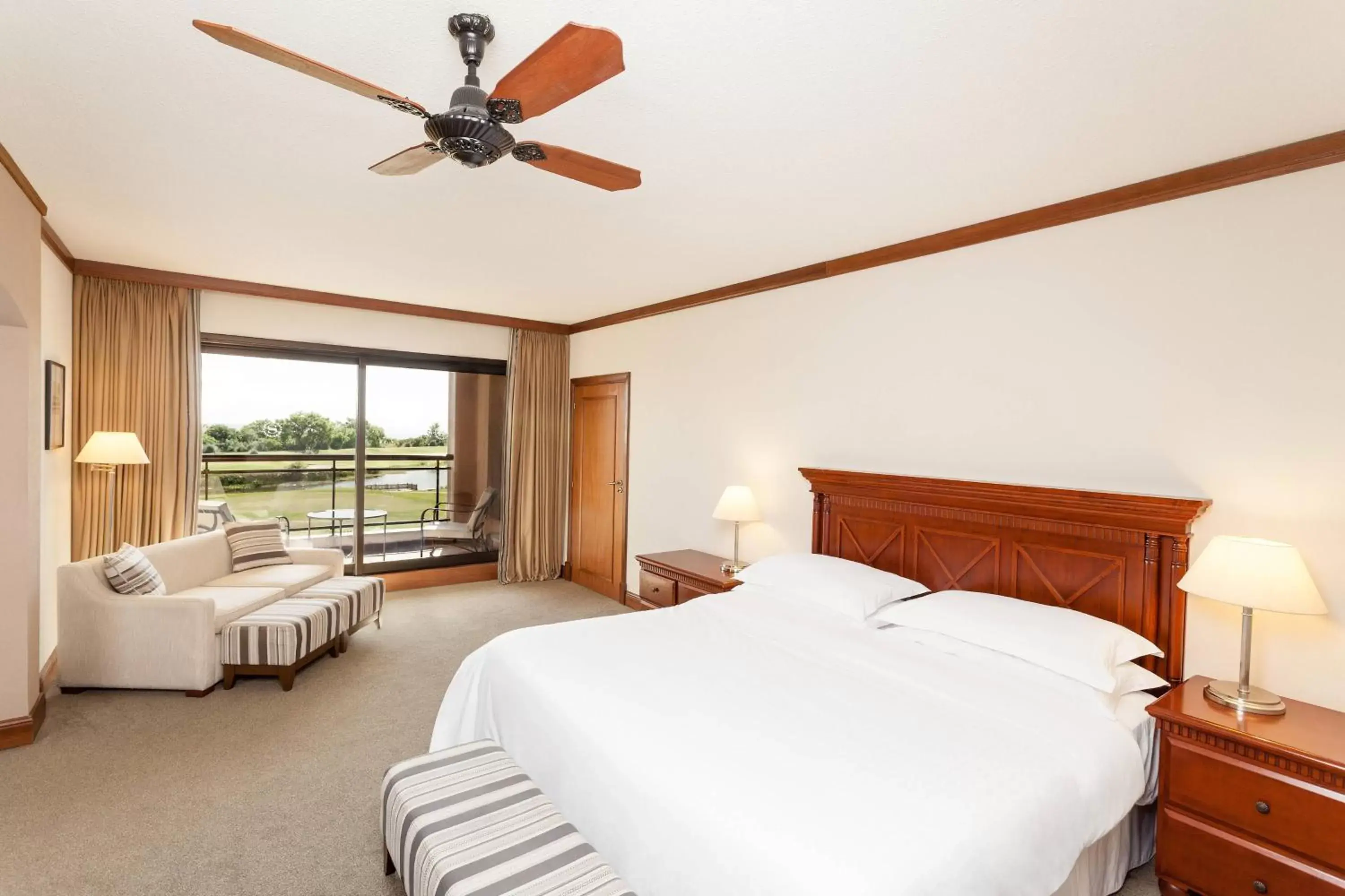 Bedroom, Bed in Sheraton Colonia Golf & Spa Resort