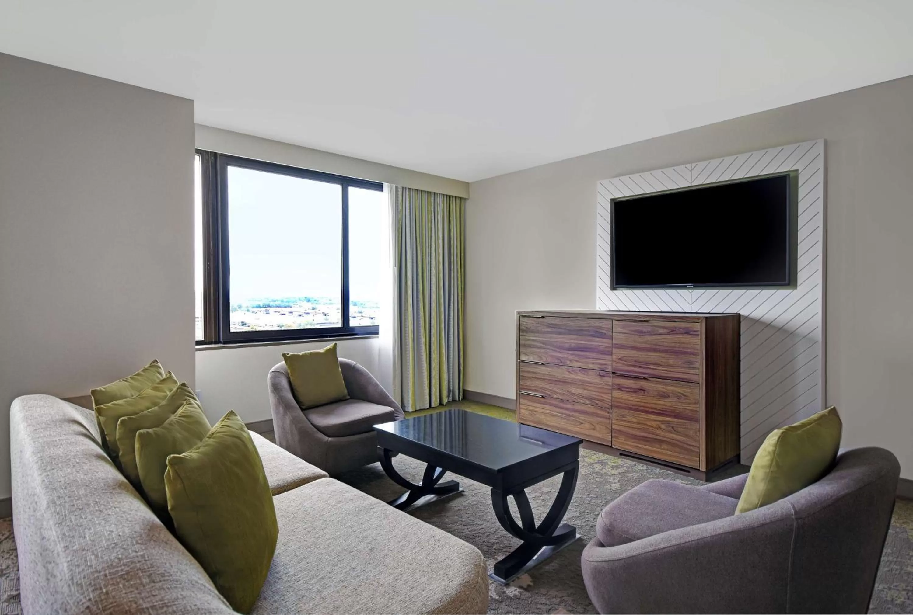 Living room in Hilton Hasbrouck Heights-Meadowlands