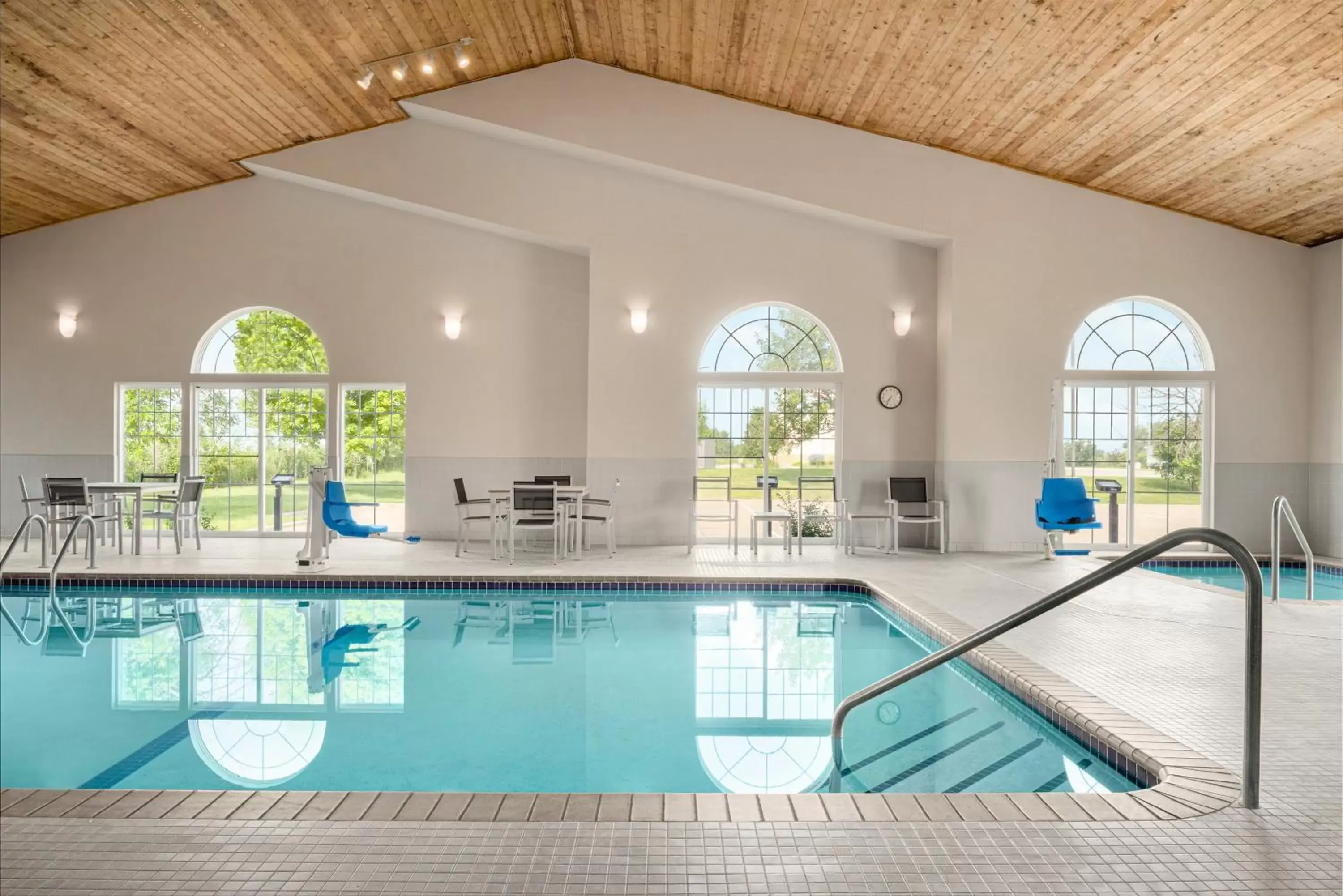 Swimming Pool in Country Inn & Suites by Radisson, Pella, IA