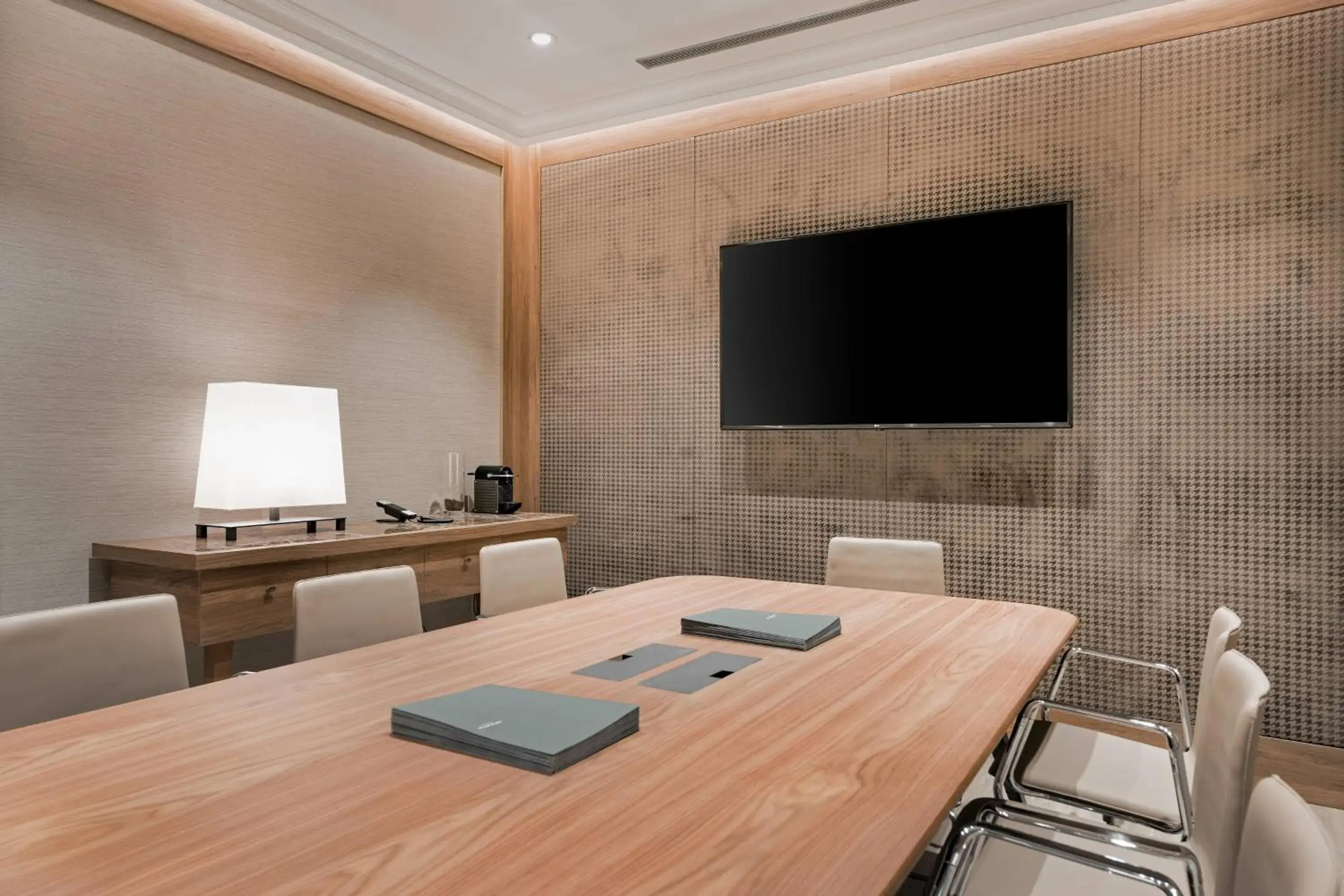 Meeting/conference room, TV/Entertainment Center in Círculo Gran Vía, Autograph Collection (Adults Only)