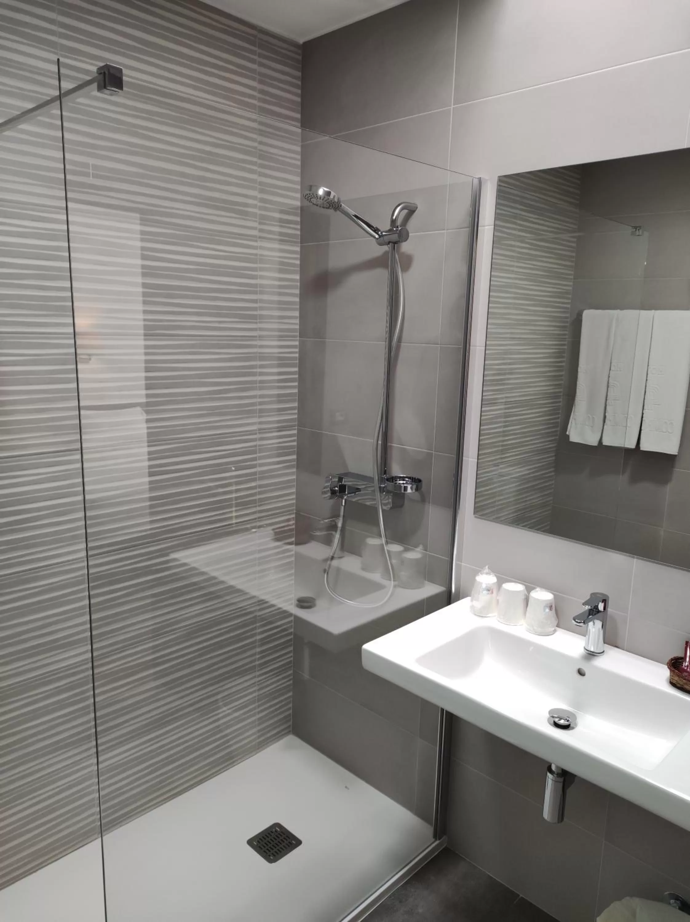 Shower in Hotel Compostela Vigo