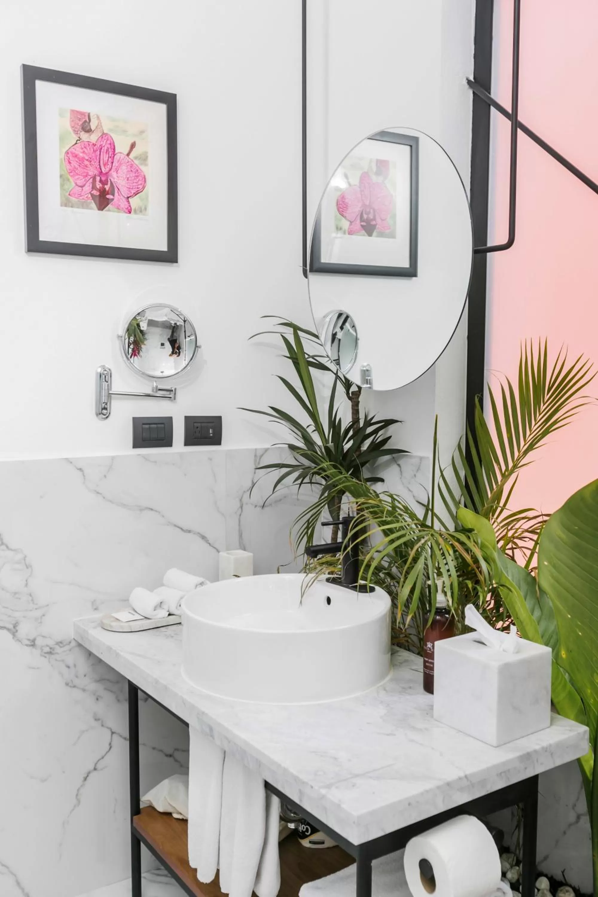 Bathroom in Orchid House Mexico City