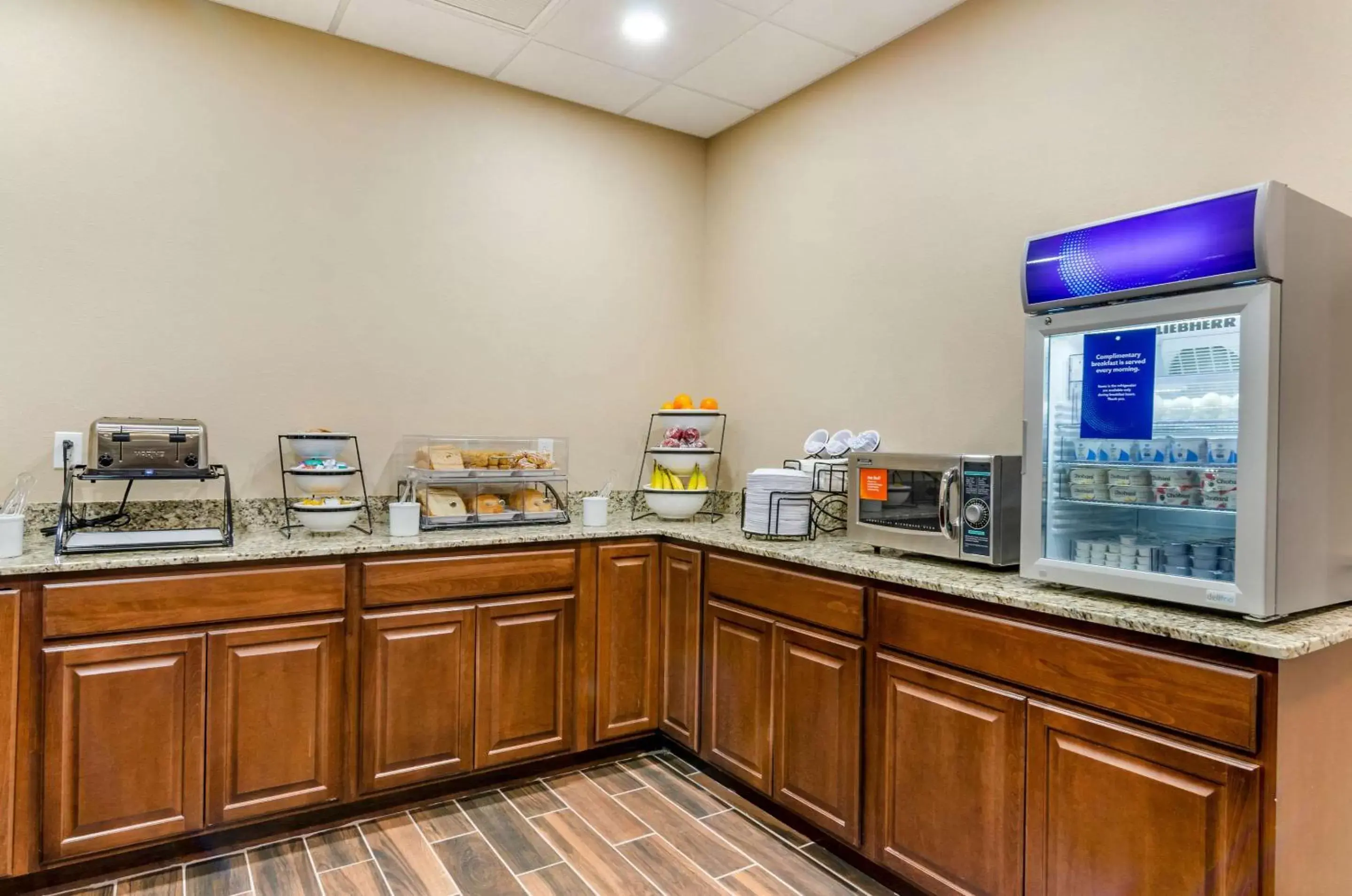 Restaurant/places to eat in Comfort Inn & Suites Salina North