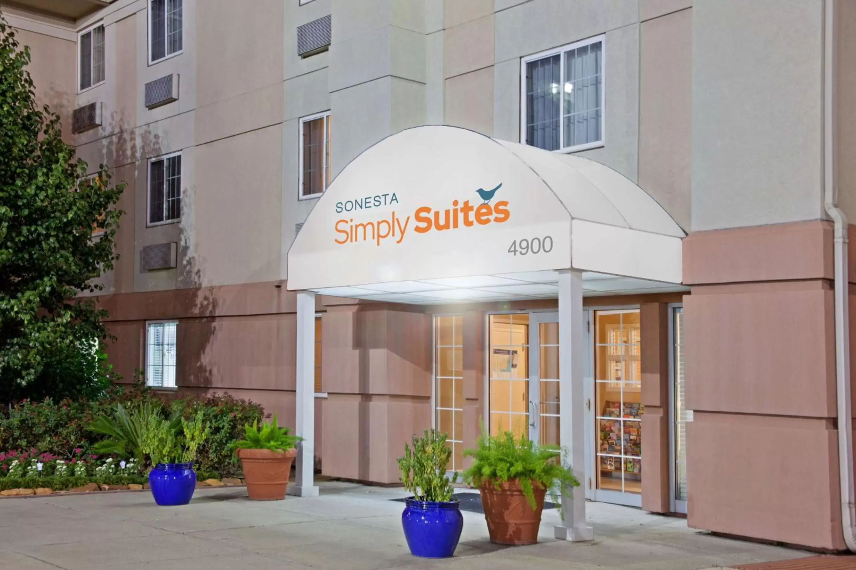 Property building in Sonesta Simply Suites Houston Galleria Medical Center