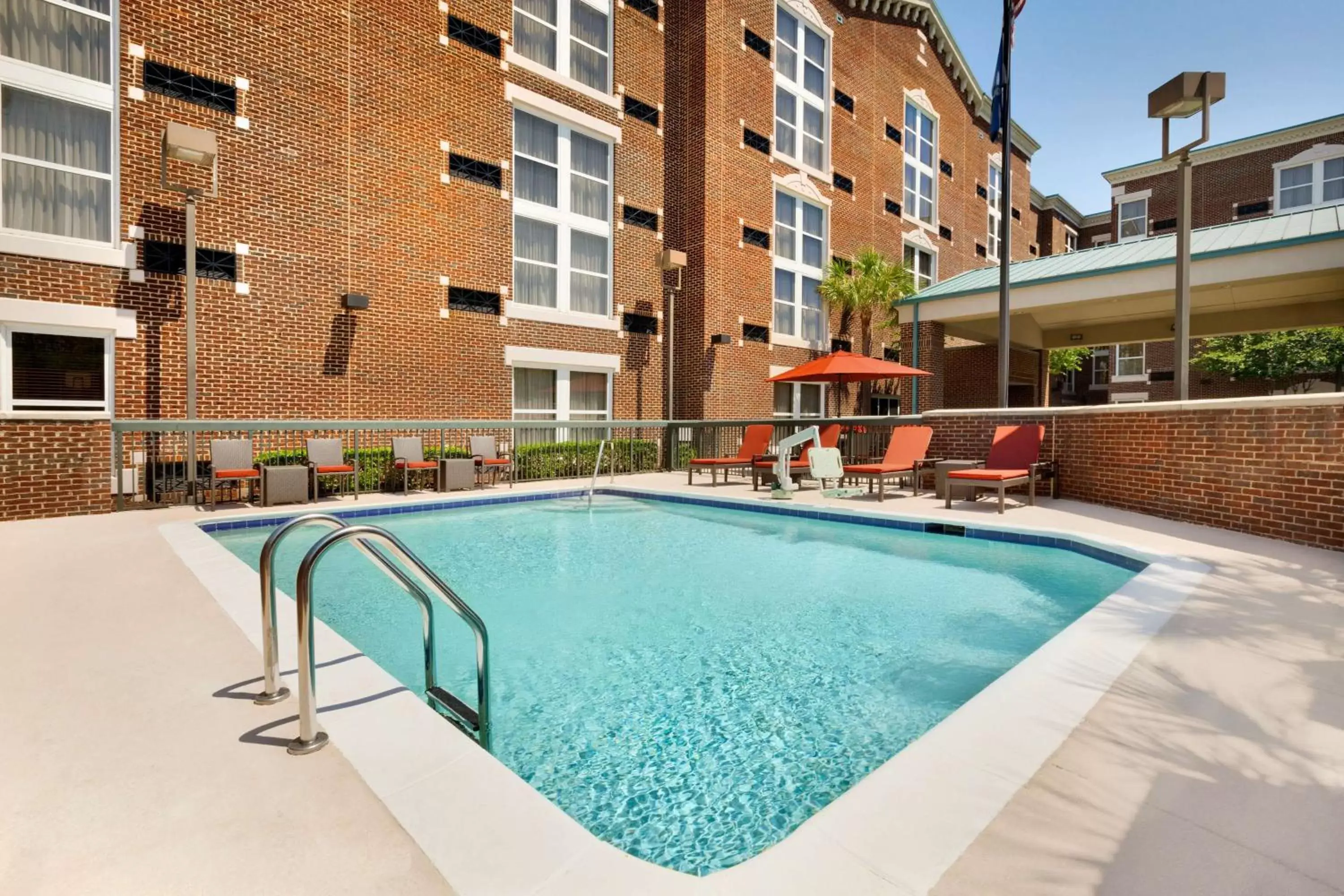 Pool view, Swimming Pool in Hampton Inn Columbia-Downtown Historic District