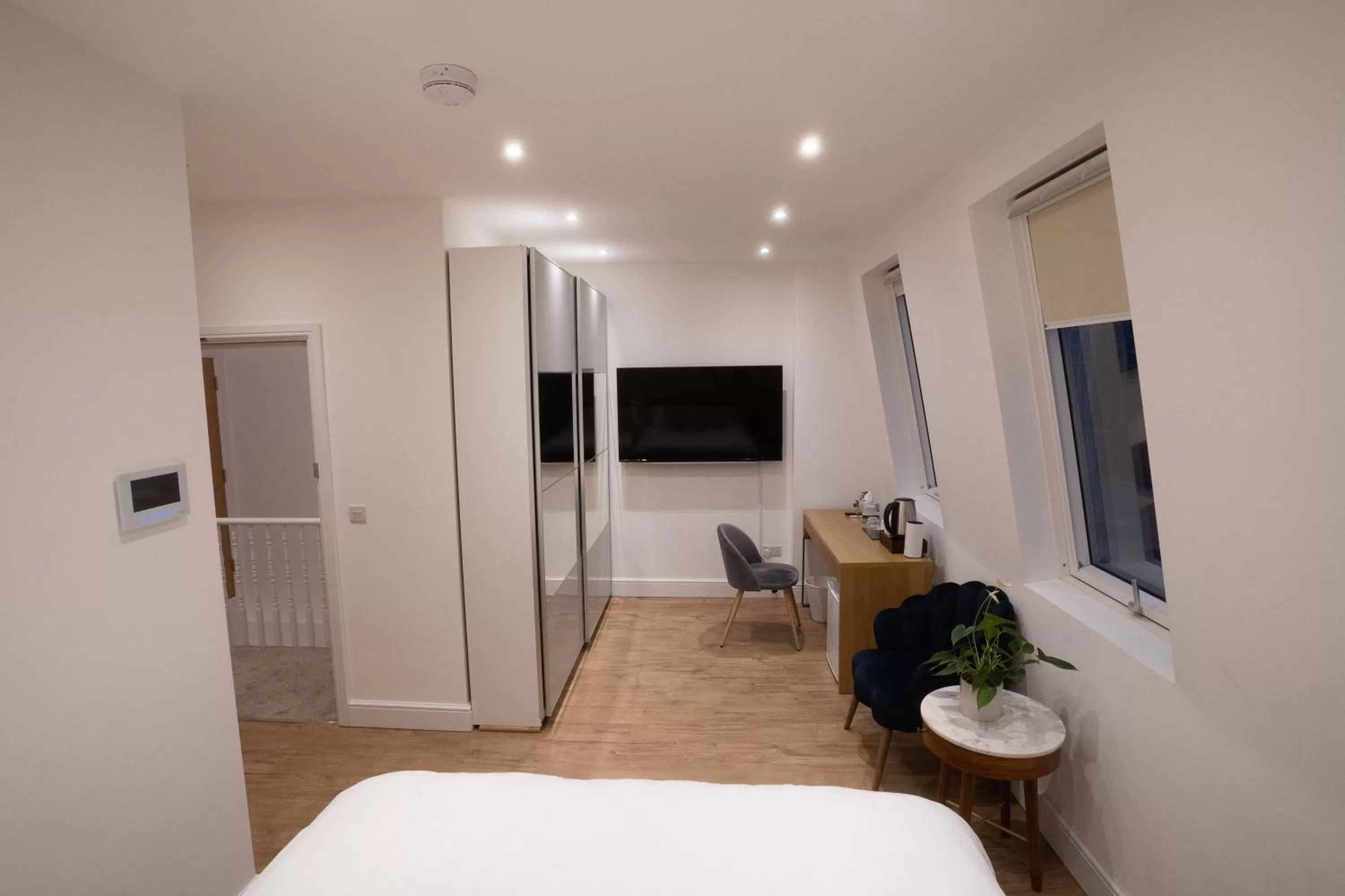 TV/Entertainment Center in The Avonmore Olympia