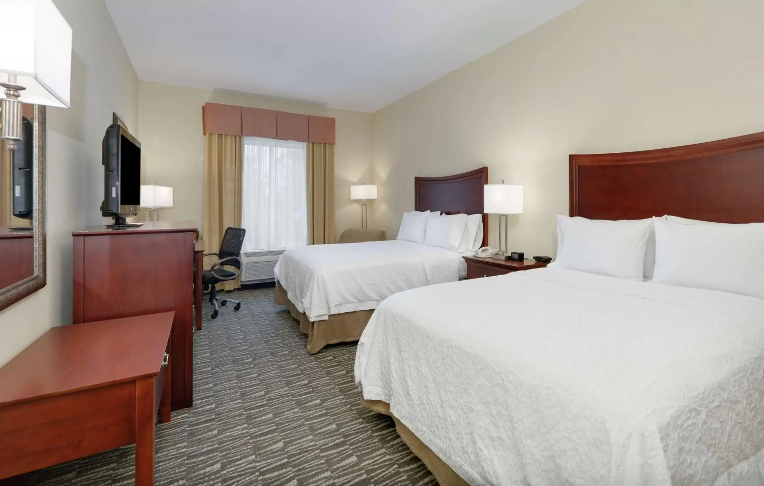Bed in Hampton Inn & Suites Southern Pines-Pinehurst