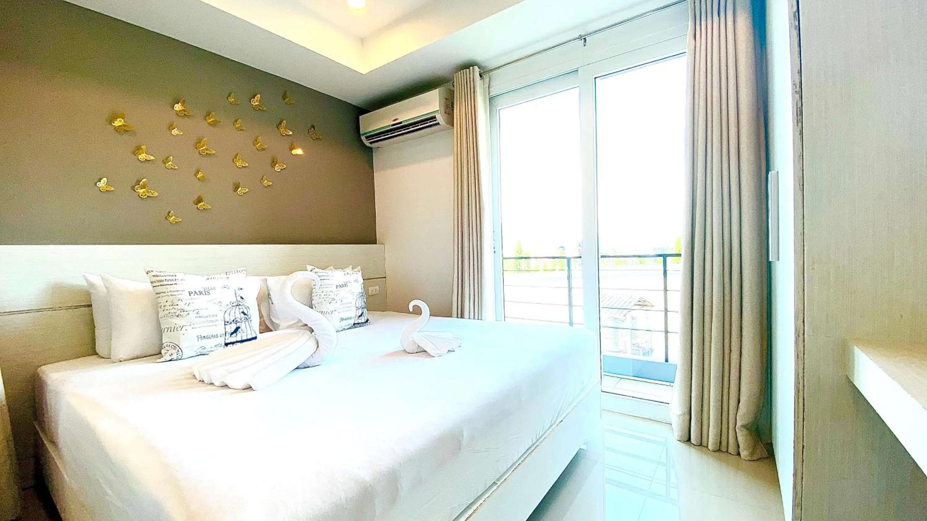 Deluxe Double Room in The Palms Residence - SHA Extra Plus