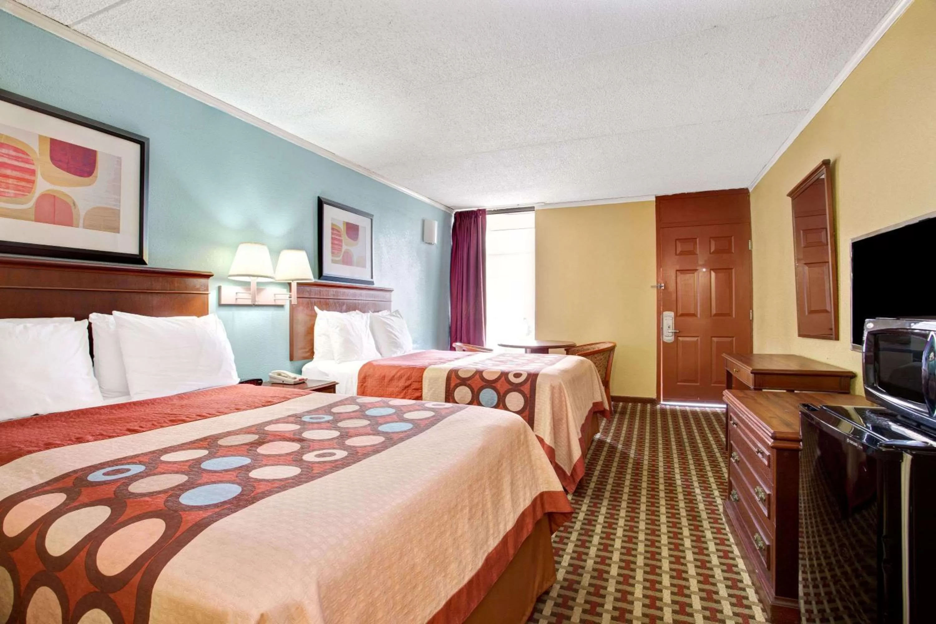 Photo of the whole room, Bed in Super 8 Downtown Raleigh