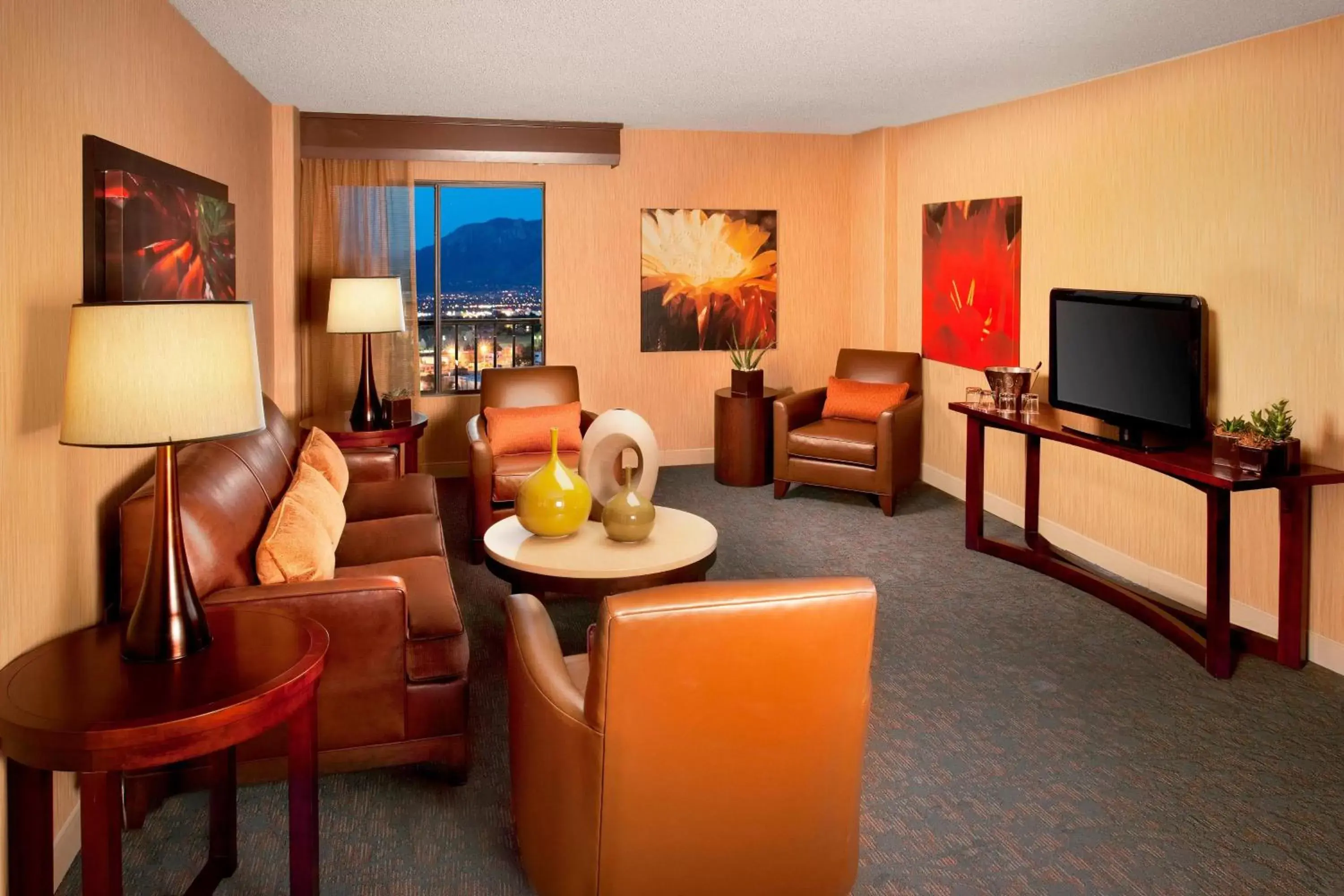 Bedroom, Seating Area in Sheraton Albuquerque Airport Hotel
