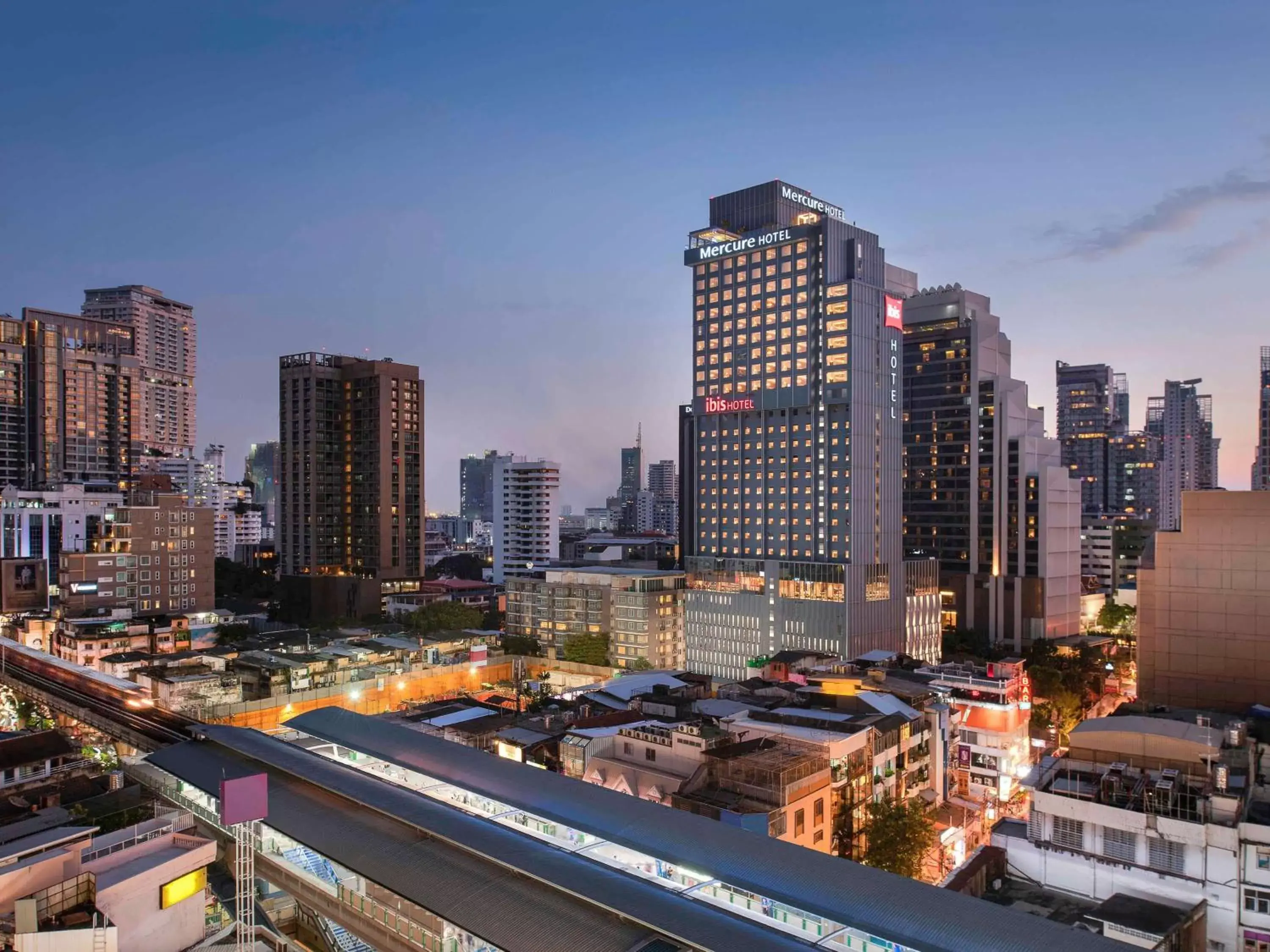 Property building in Mercure Bangkok Sukhumvit 24 Property building in Mercure Bangkok Sukhumvit 24
