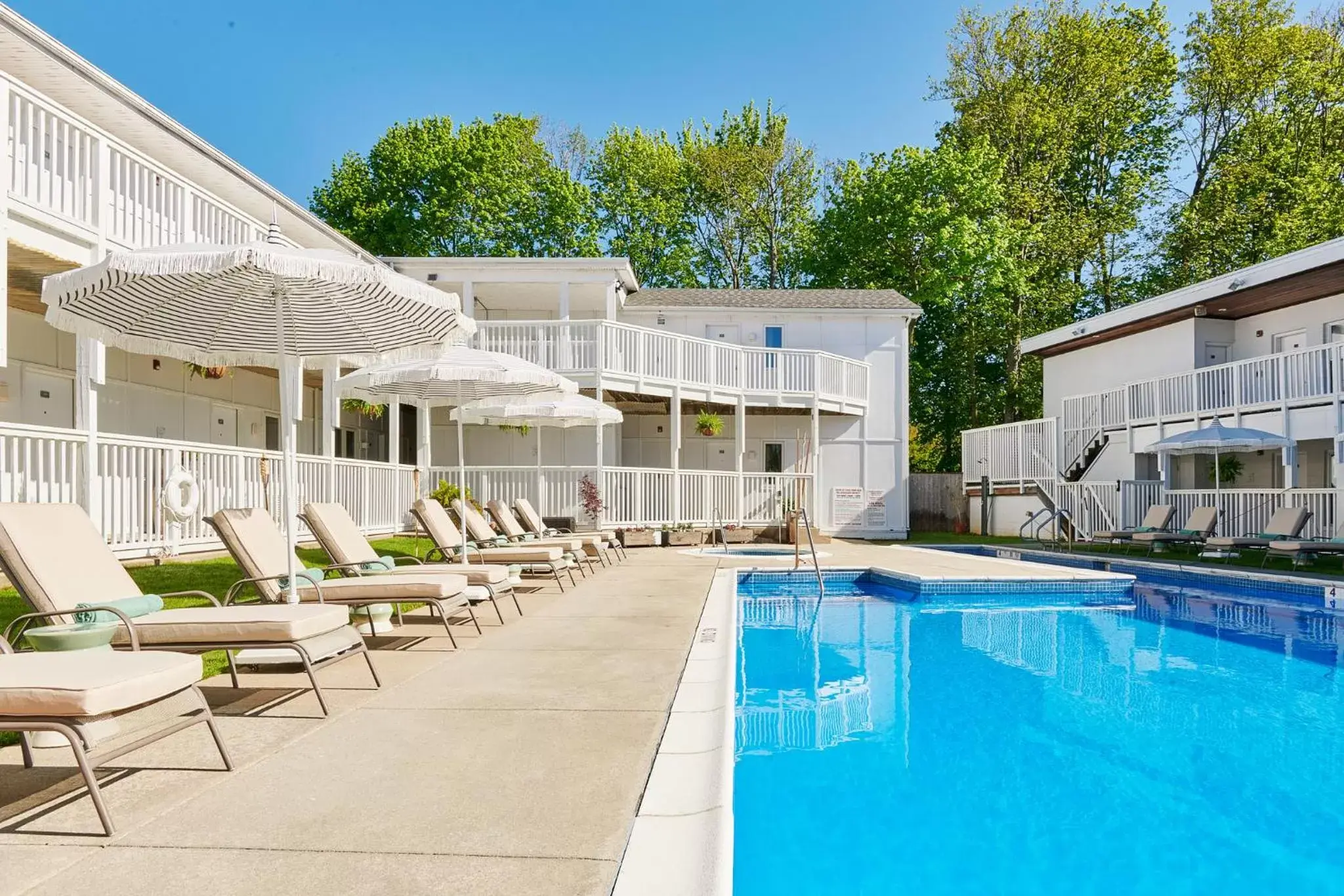 Swimming Pool in Greenporter Hotel