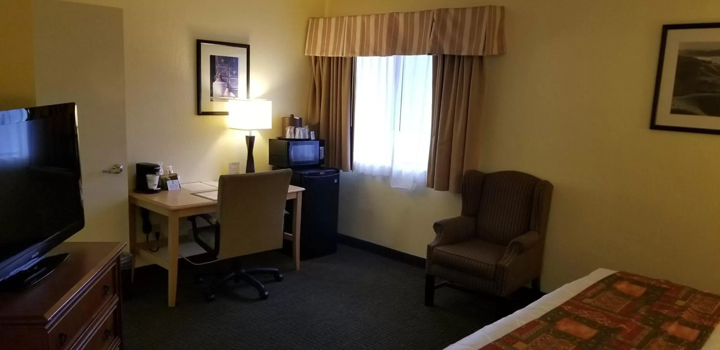TV/Entertainment Center in Best Western Plus Sonora Oaks Hotel and Conference Center