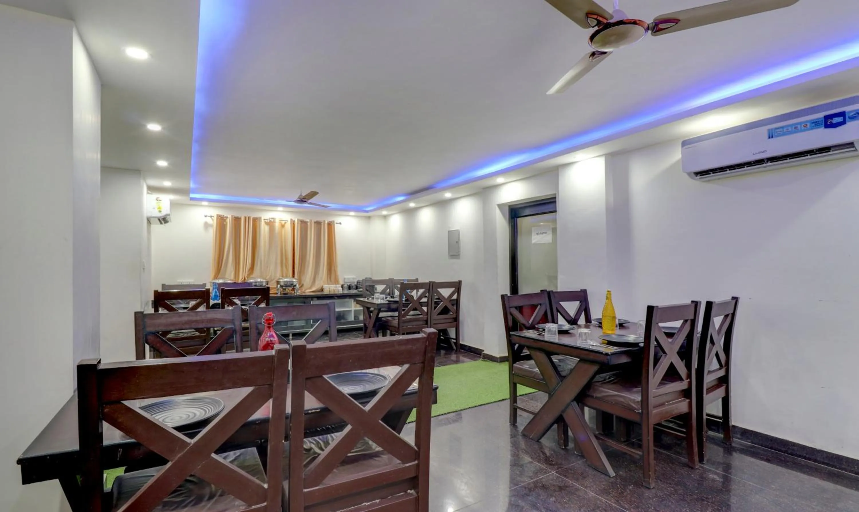 Restaurant/places to eat in Itsy Hotels NV, Tapovan