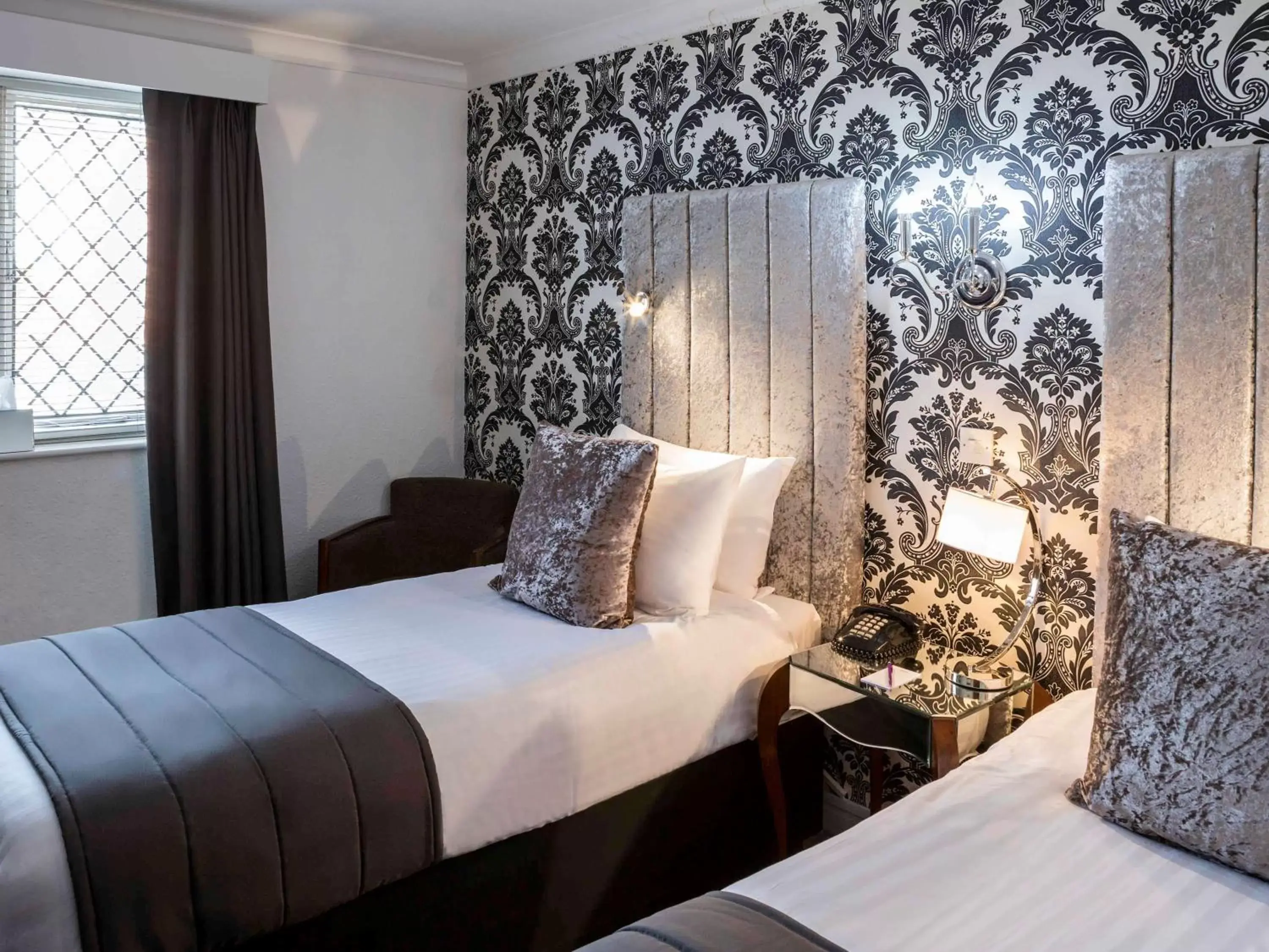 Photo of the whole room, Bed in Barons Court Hotel Walsall