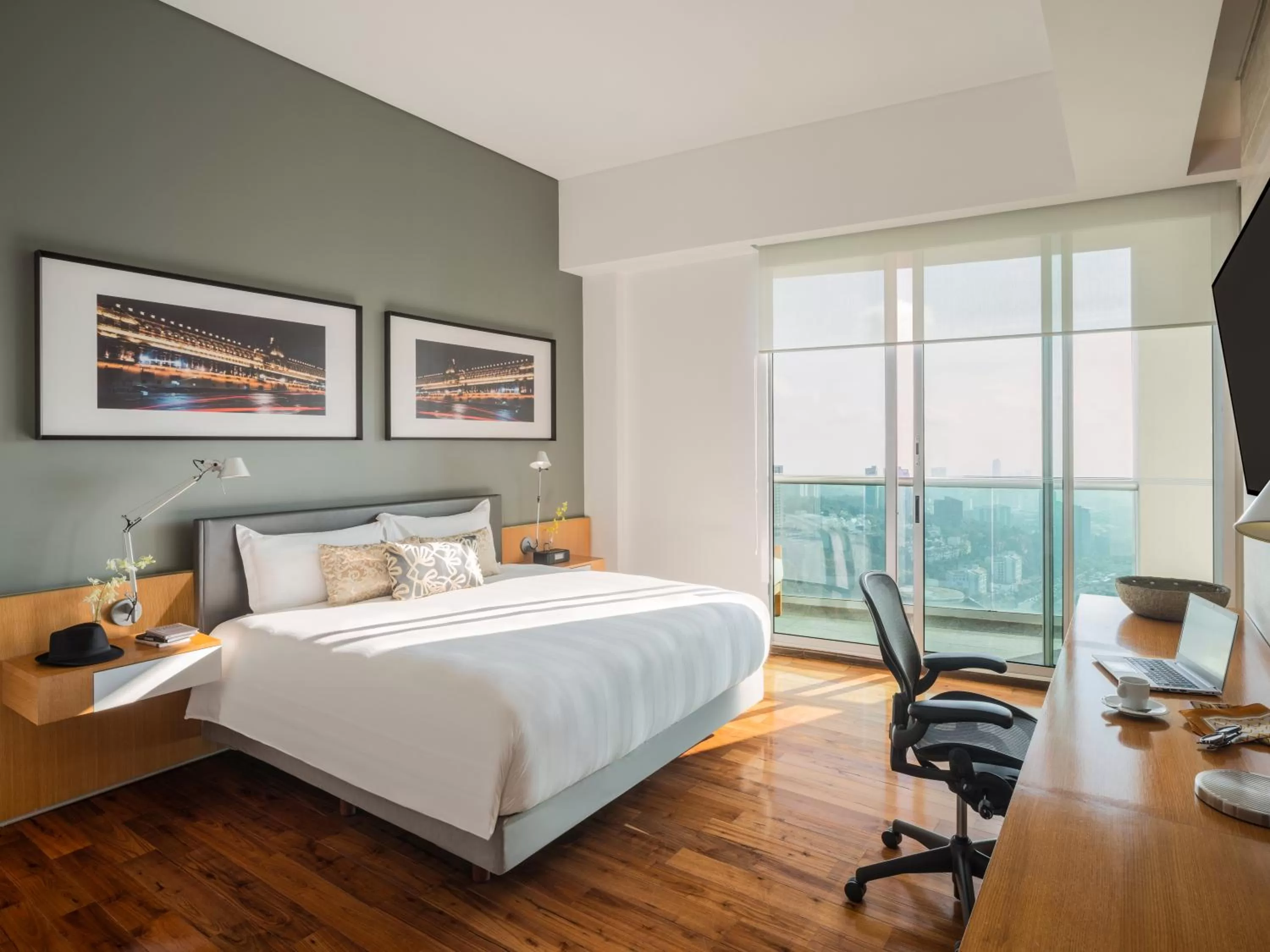 City view, Bed in The Paragon Hotel Mexico Santa Fe By Accor