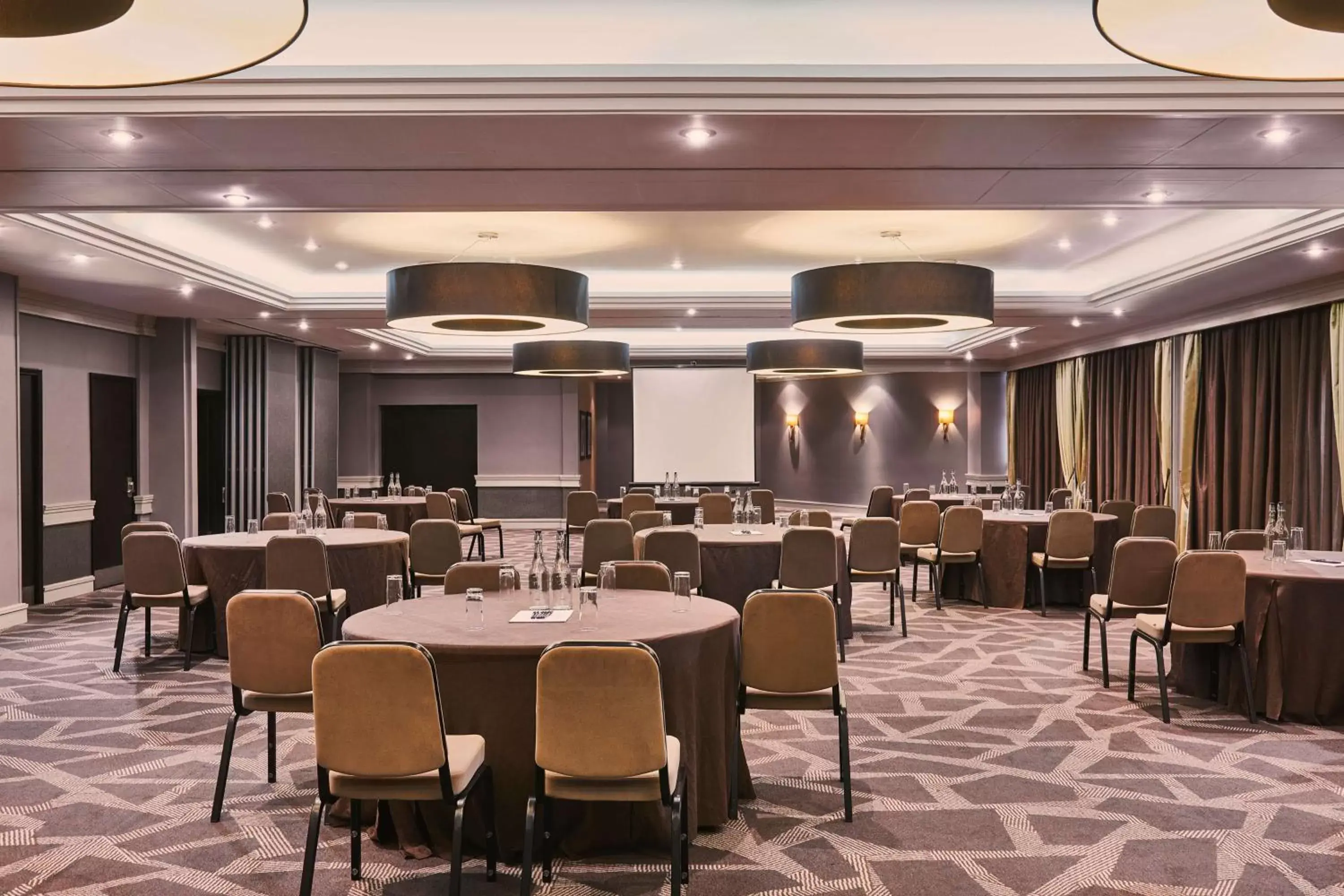 Meeting/conference room in DoubleTree by Hilton London Ealing